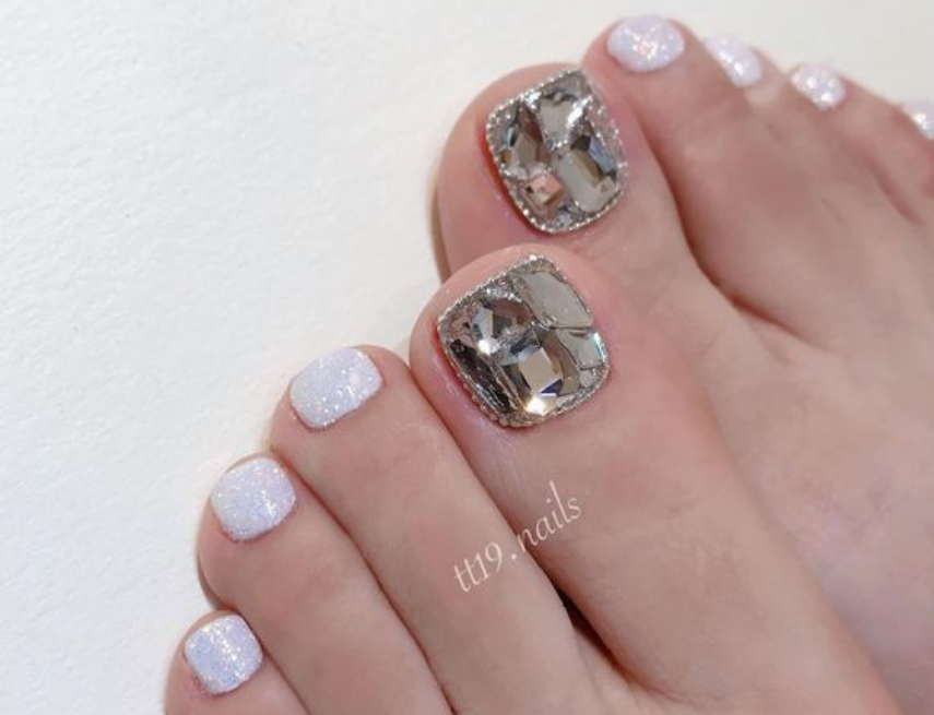 Tham khảo những mẫu nail chân có sẵn