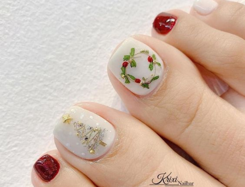 Mẫu nail chân đính đá đơn giản