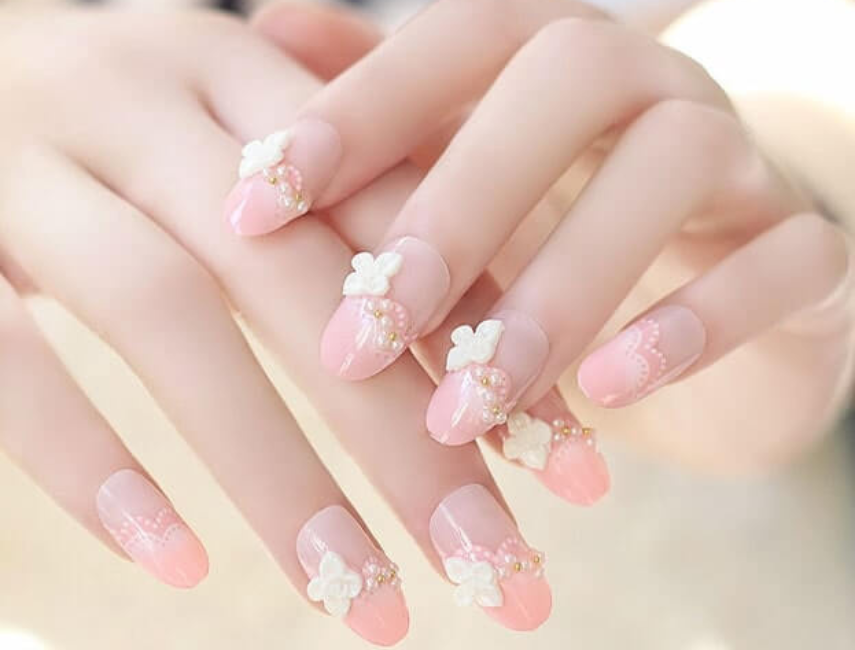 Nail màu hồng thạch vẽ hoa đơn giản nhưng vô cùng ấn tượng và bắt mắt