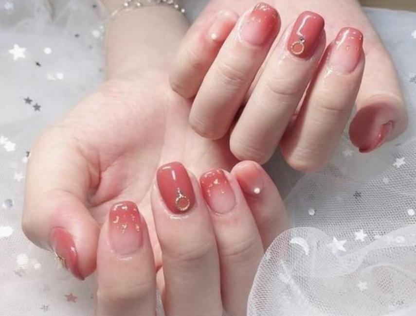 Gợi ý mẫu nail hồng thạch trendy dành cho các quý cô - THCS Võ Thị Sáu
