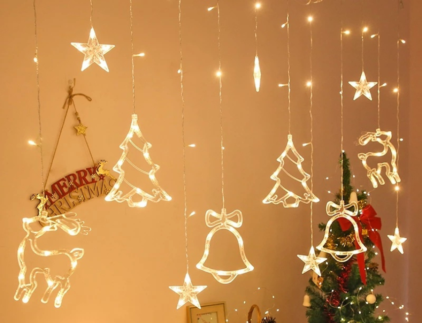 Cách treo đồ trang trí Giáng Sinh lên trần nhà