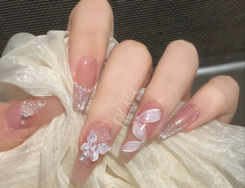 Nail màu hồng thạch vẽ hoa