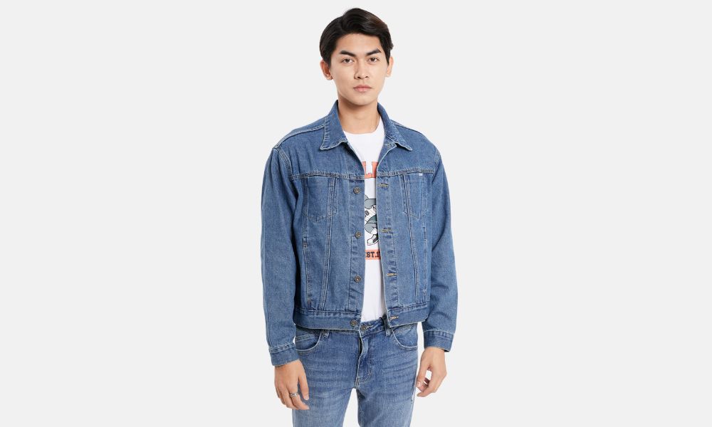 Quần jeans phối cùng áo khoác jeans