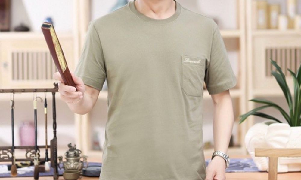 Sử dụng áo phông trung niên đơn giản