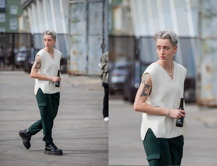 Itme tank top cá tính phối cùng với giày Dr Martens