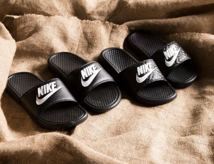 Tìm hiểu chung về những mẫu dép quai ngang Nike