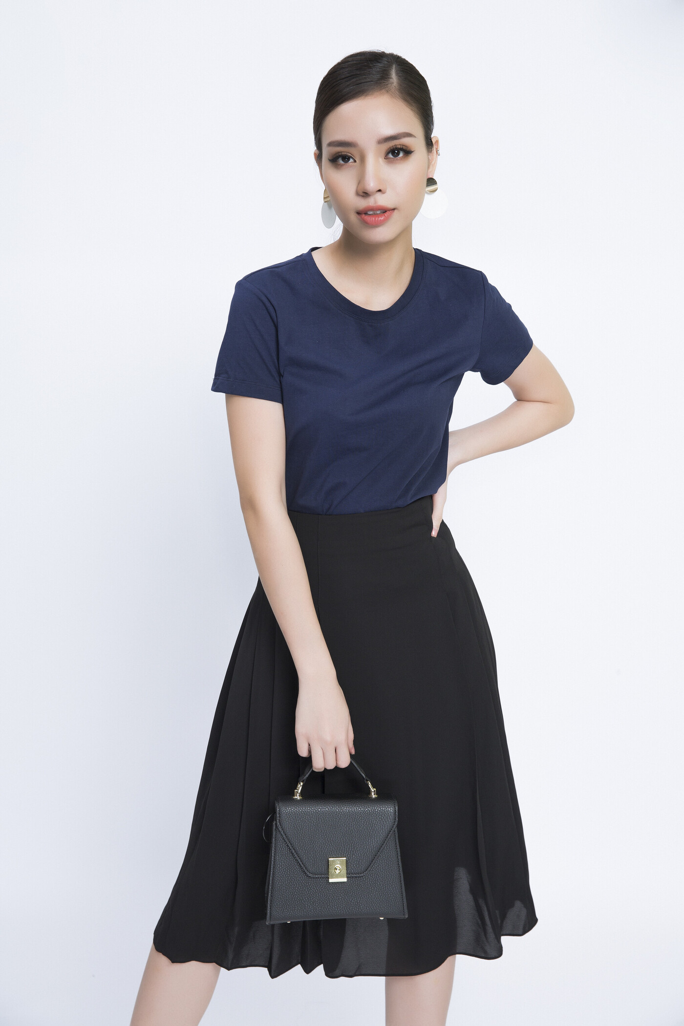 Áo thun basic cổ tròn