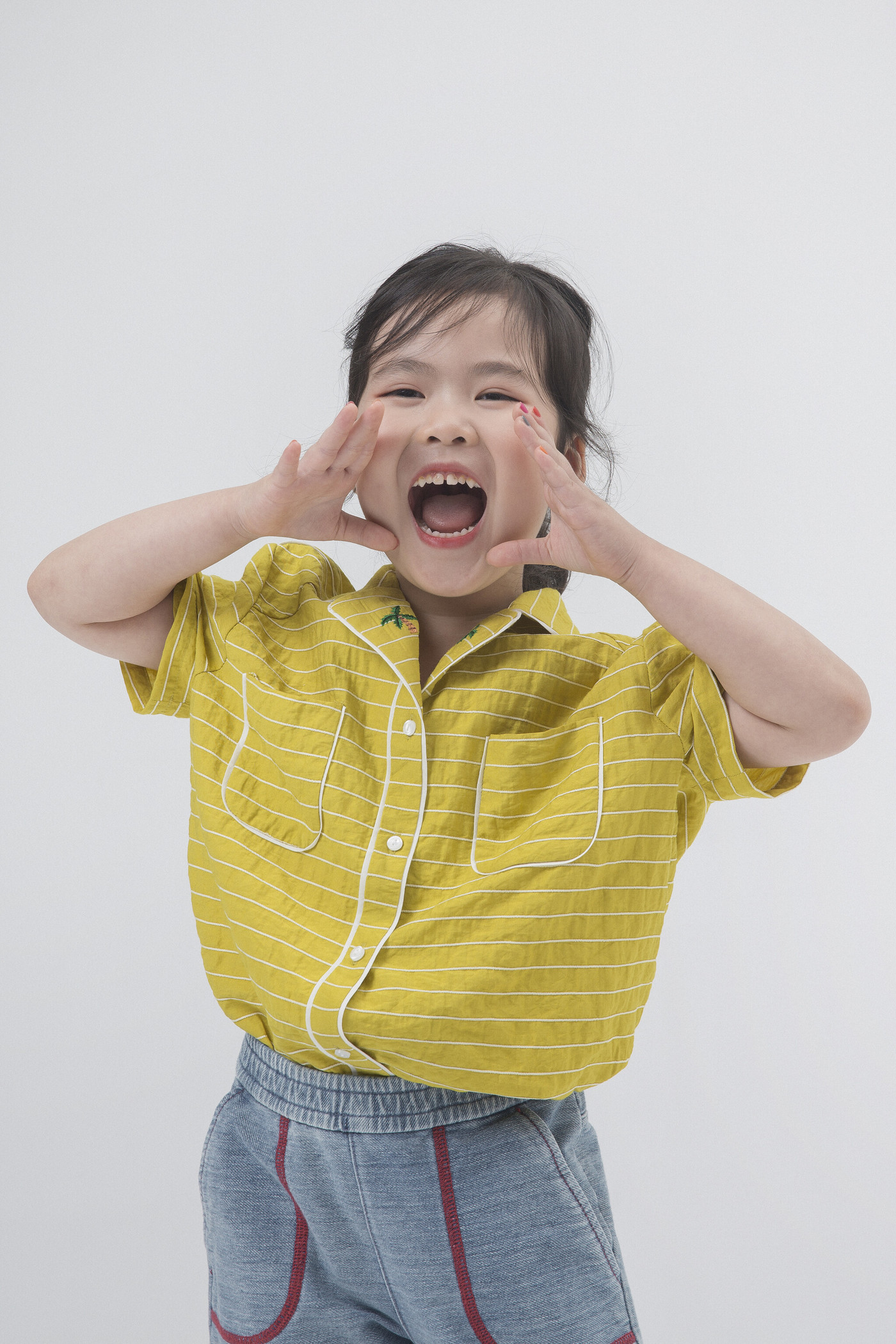 Quần bò bé gái