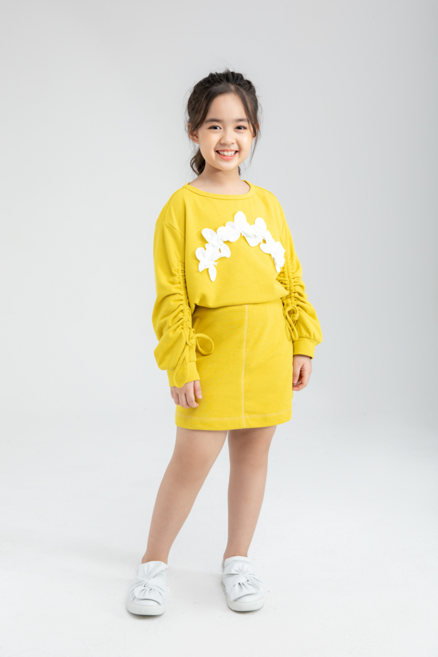 áo thun đính hoa nổi 