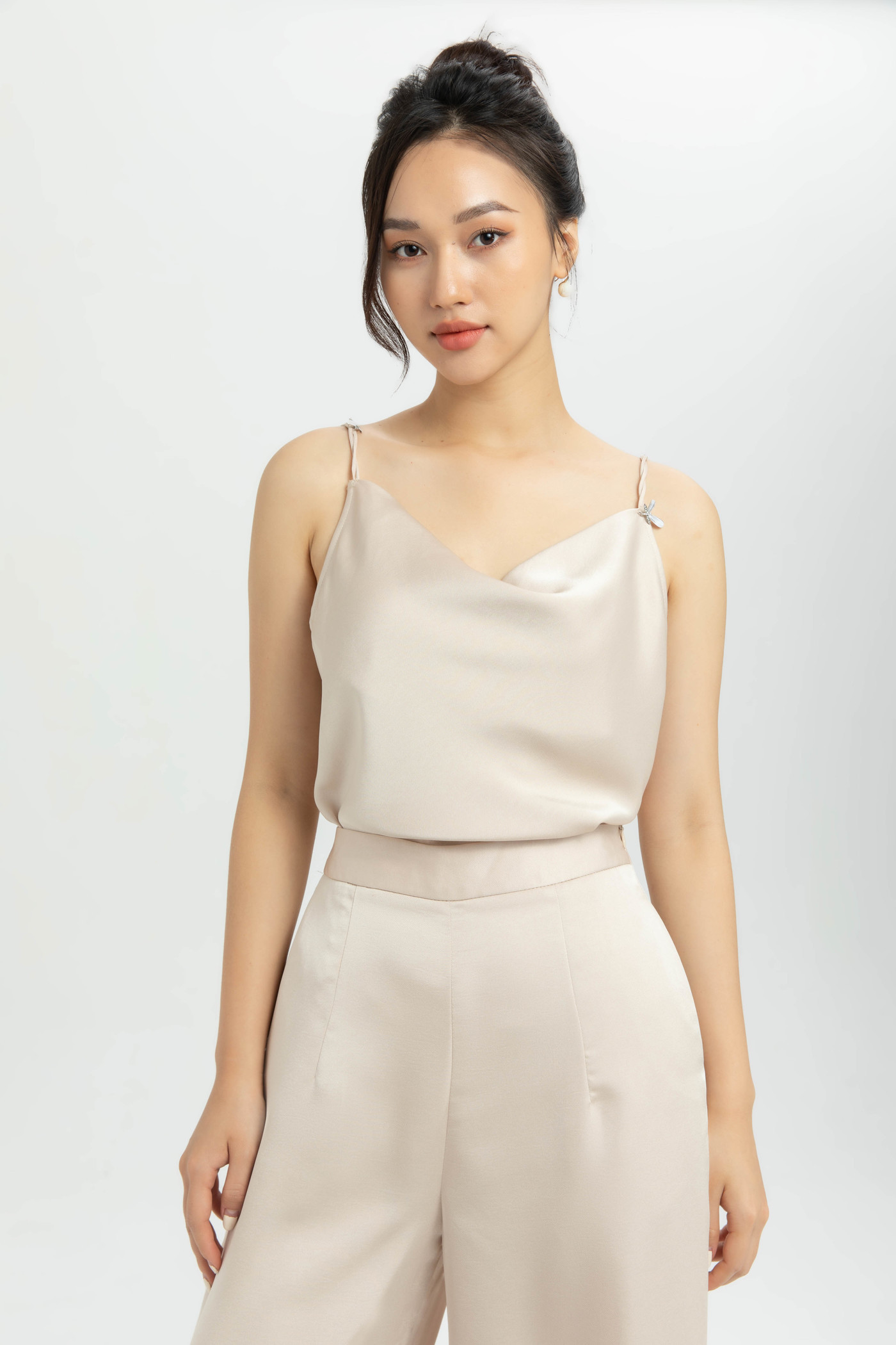 Áo 2 dây cổ đổ