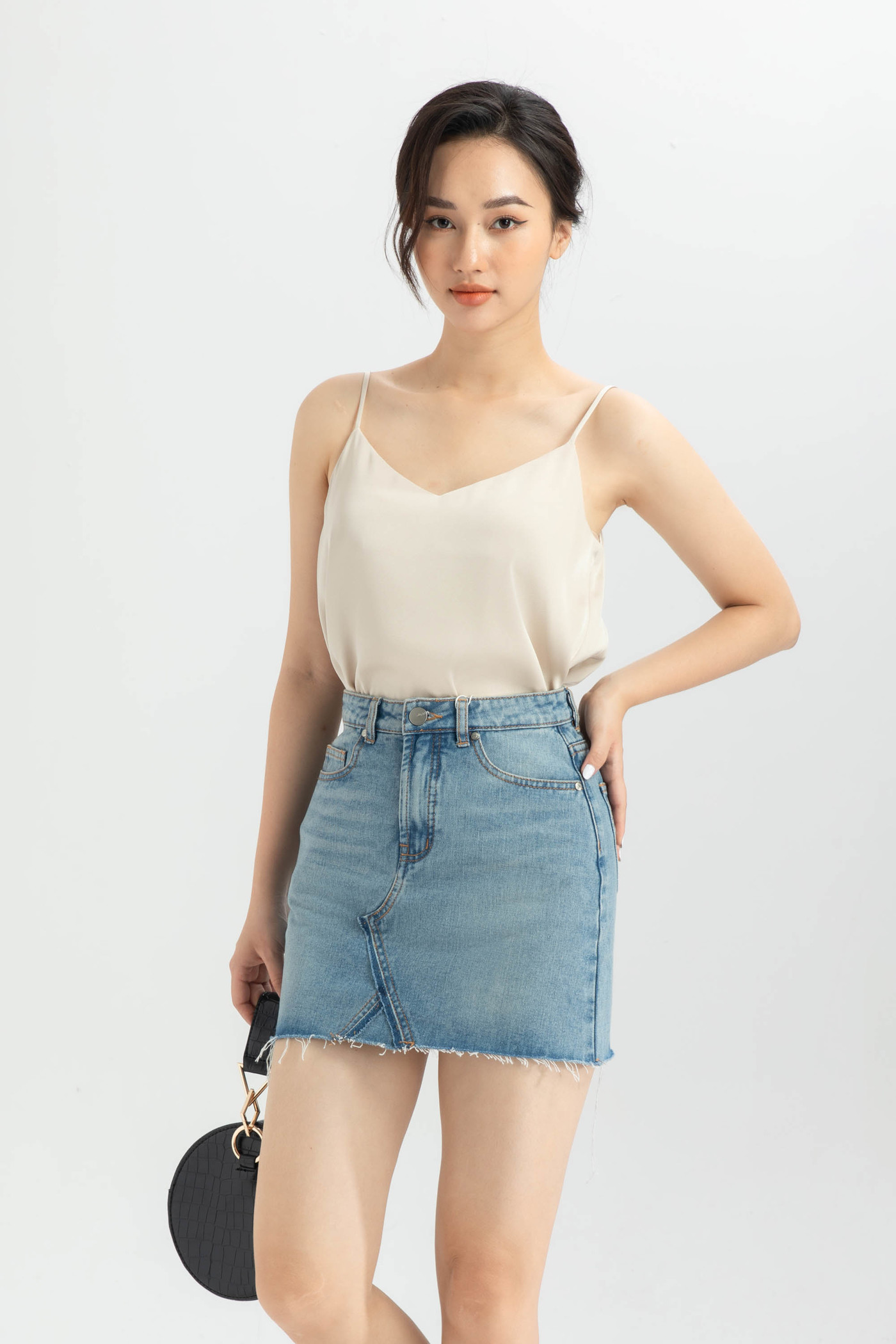 Chân váy bò chữ A gấu xổ chỉ