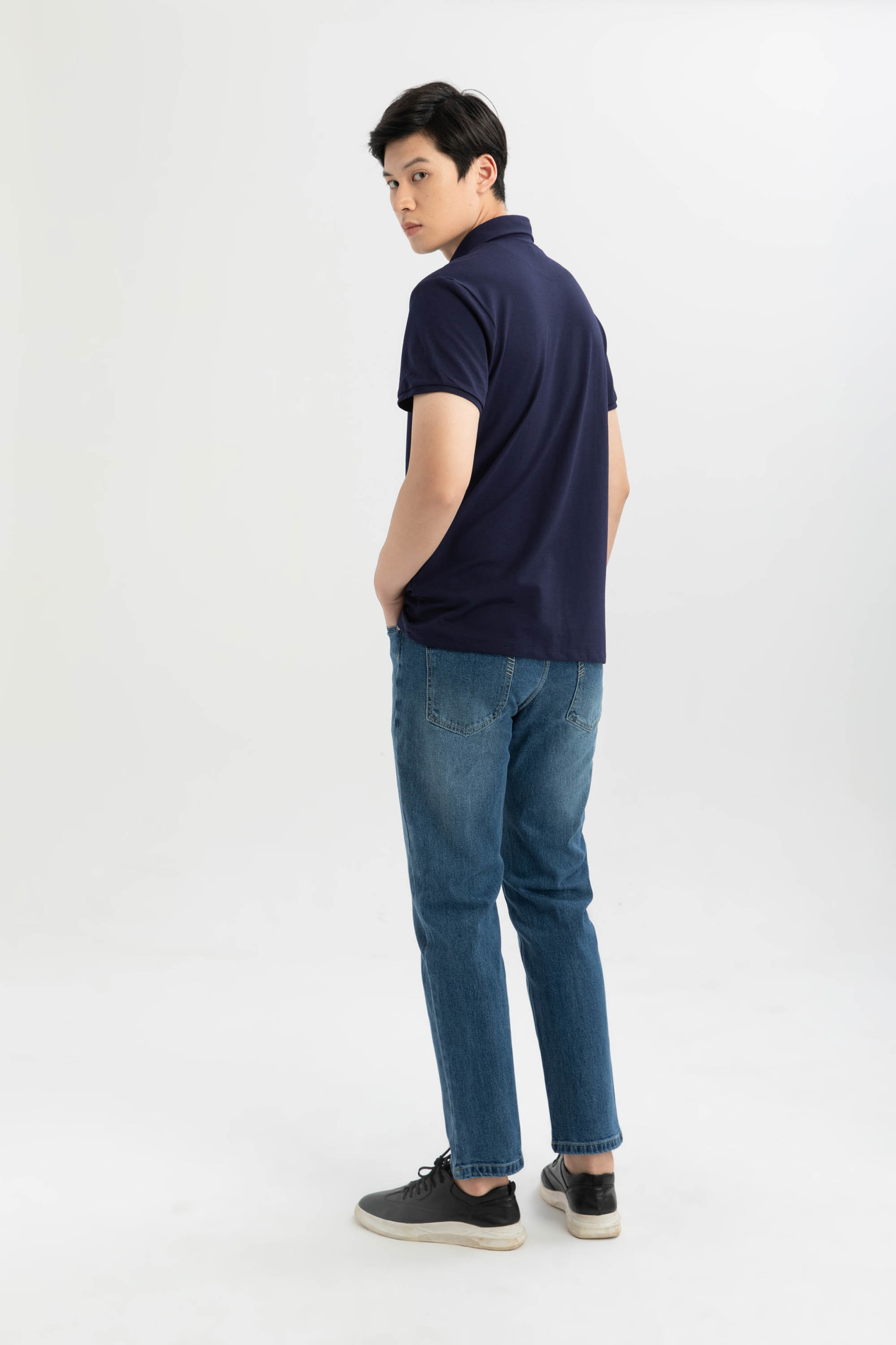 Quần bò Regular fit