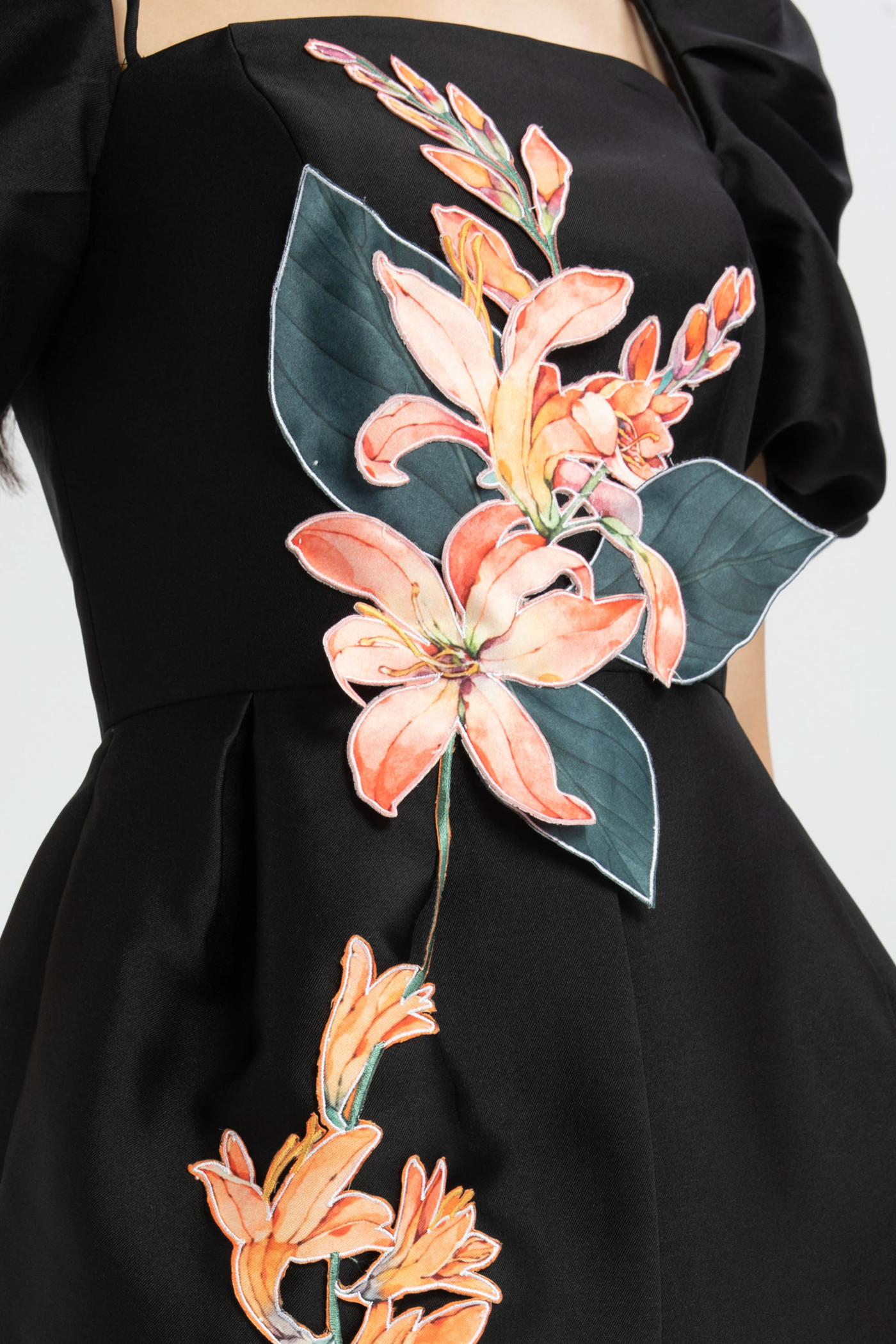 Đầm ôm trễ vai Taffeta dáng Tulip