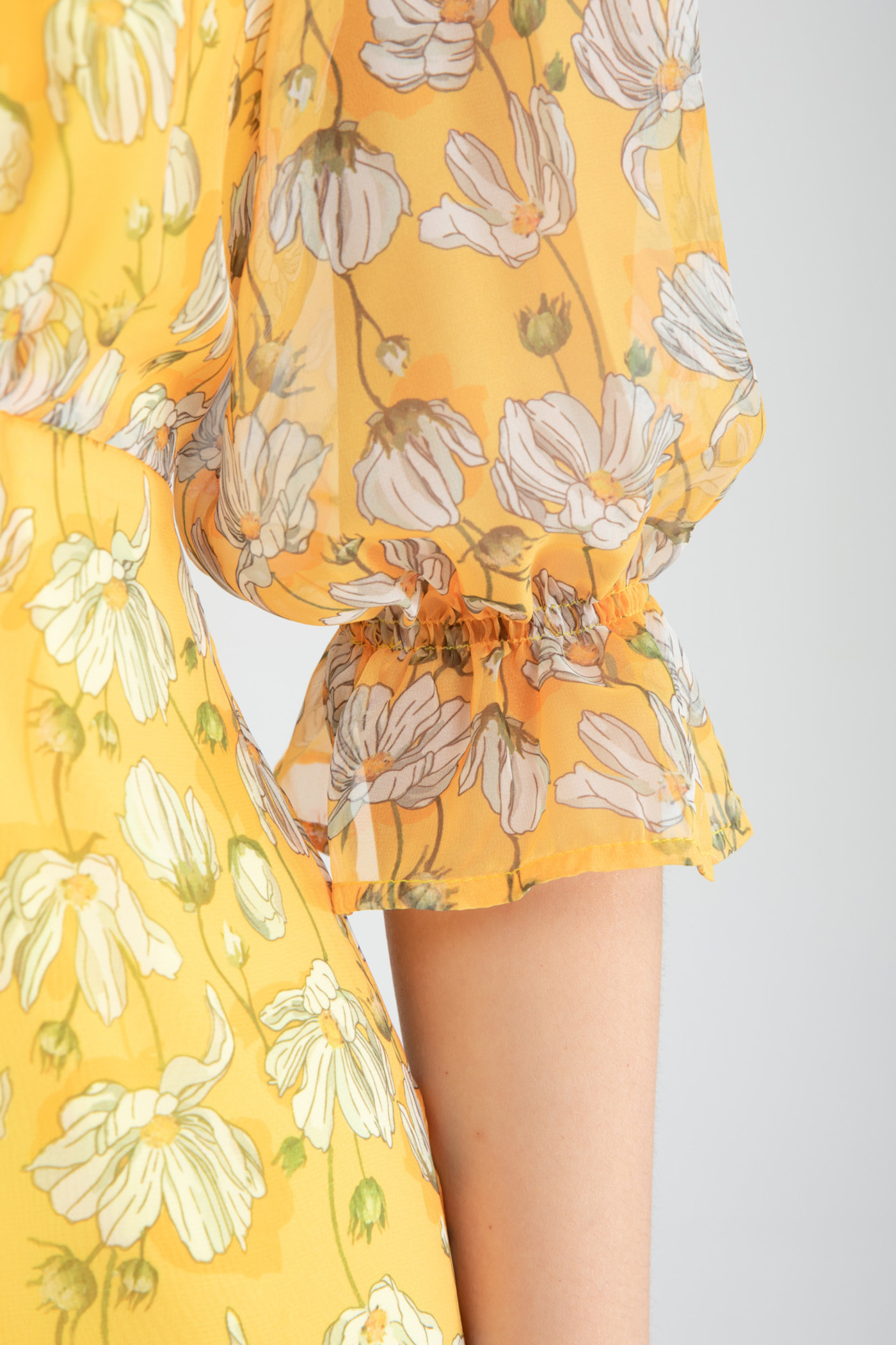Đầm chiffon dáng xòe 