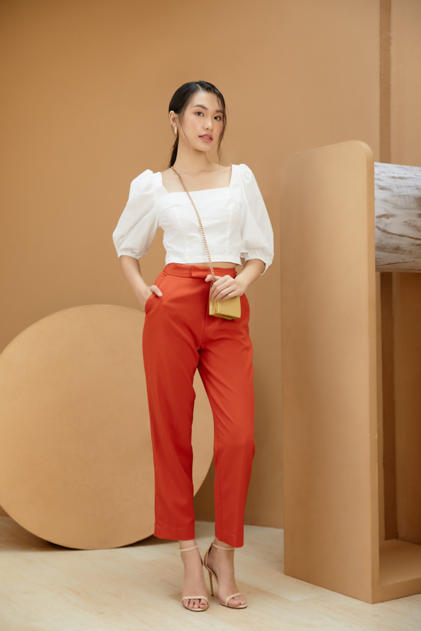 Áo croptop cổ vuông