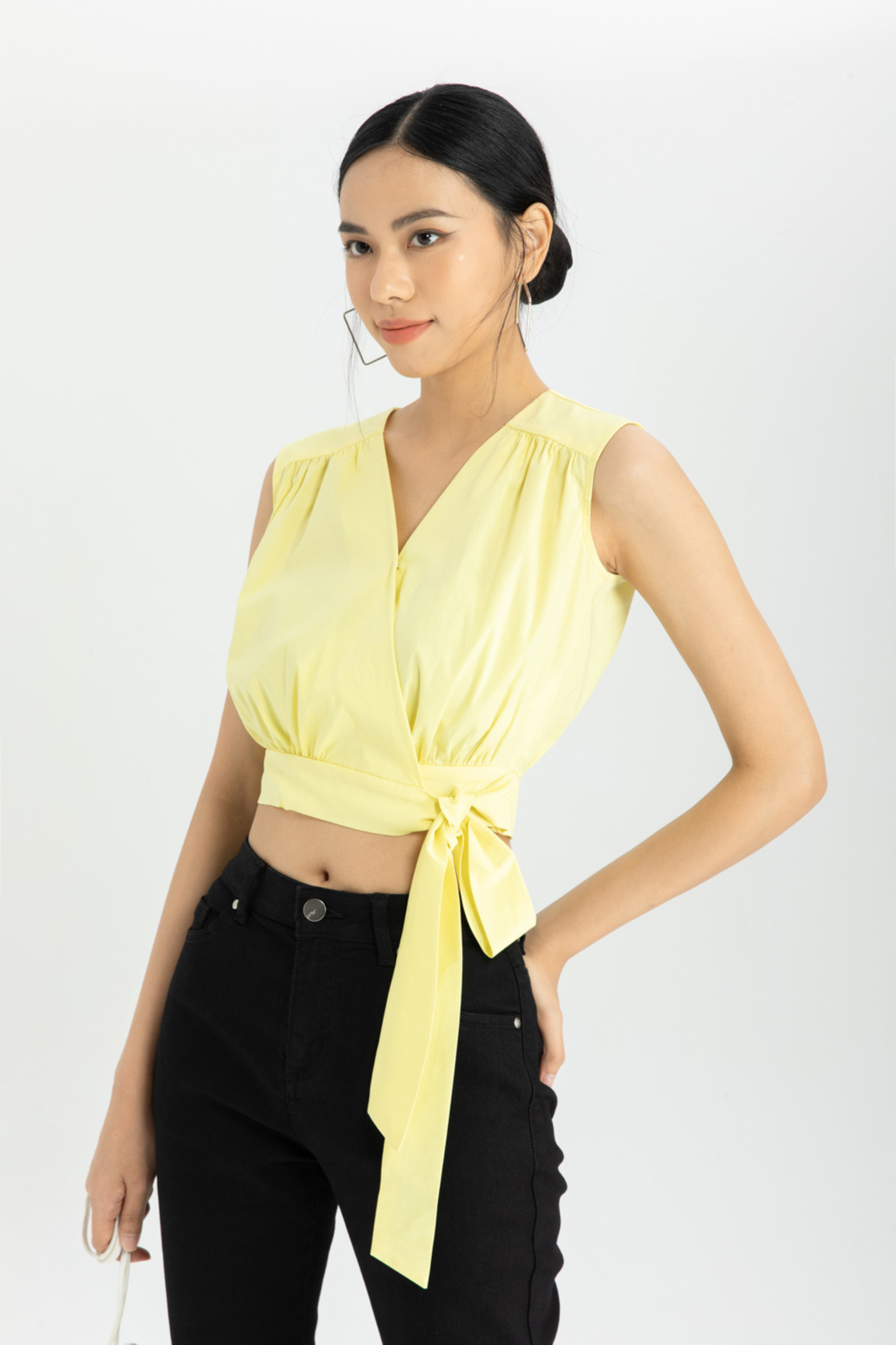 Áo croptop thắt nơ