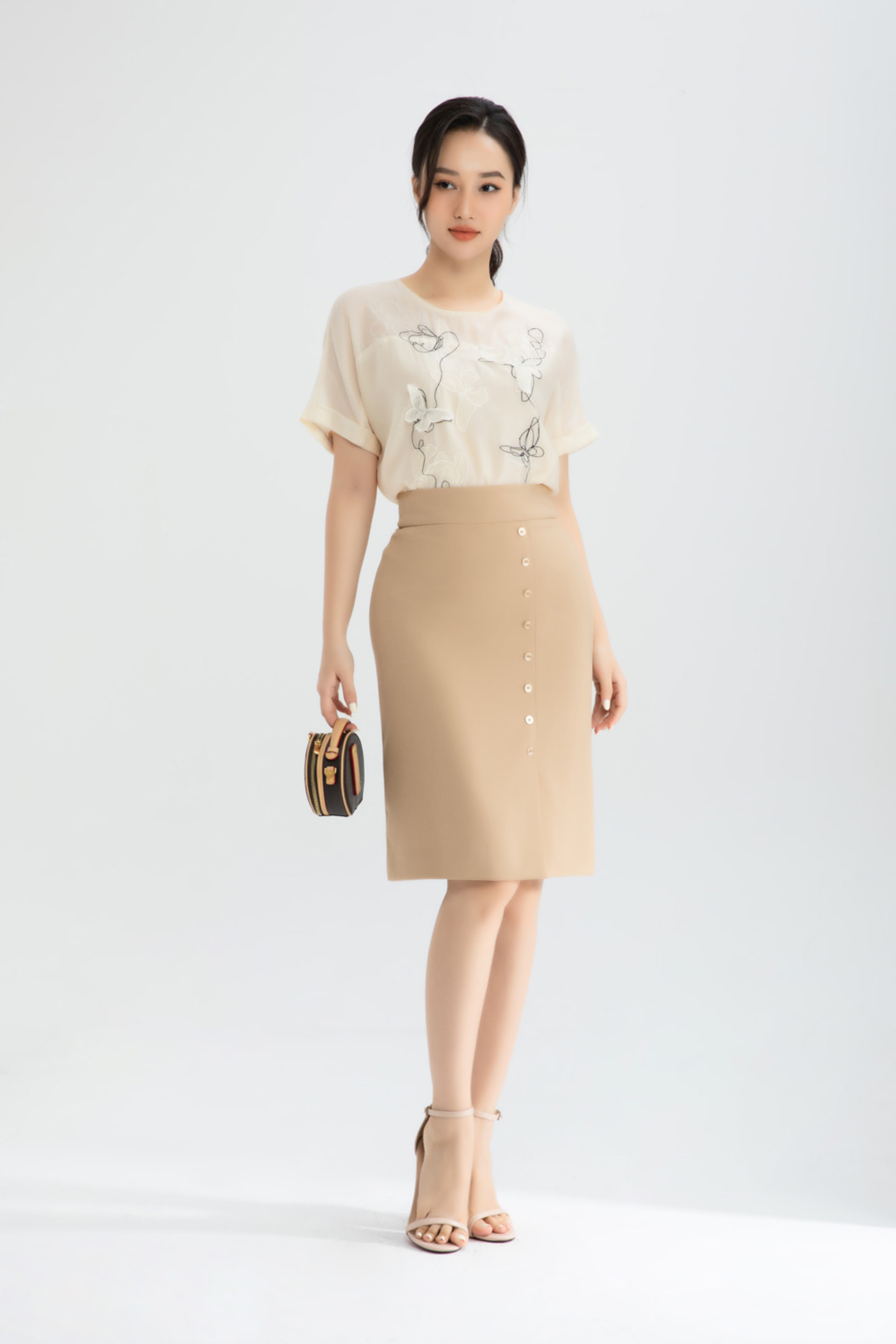Chân váy midi xẻ gấu 