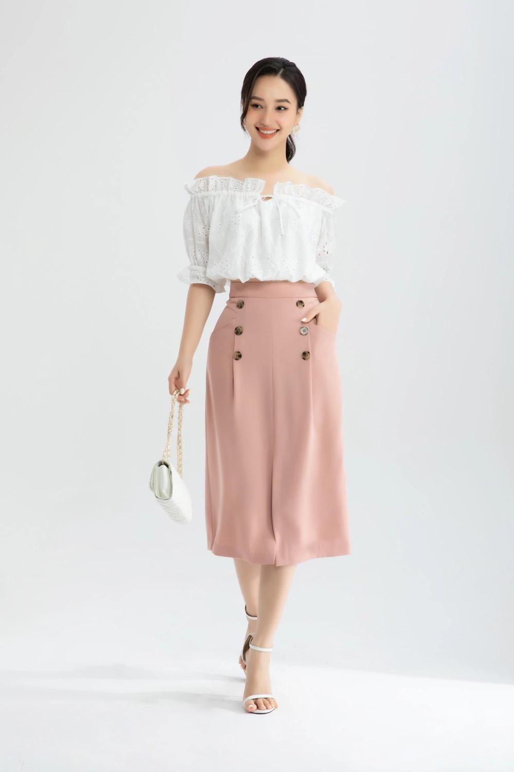 Chân váy xẻ gấu trước