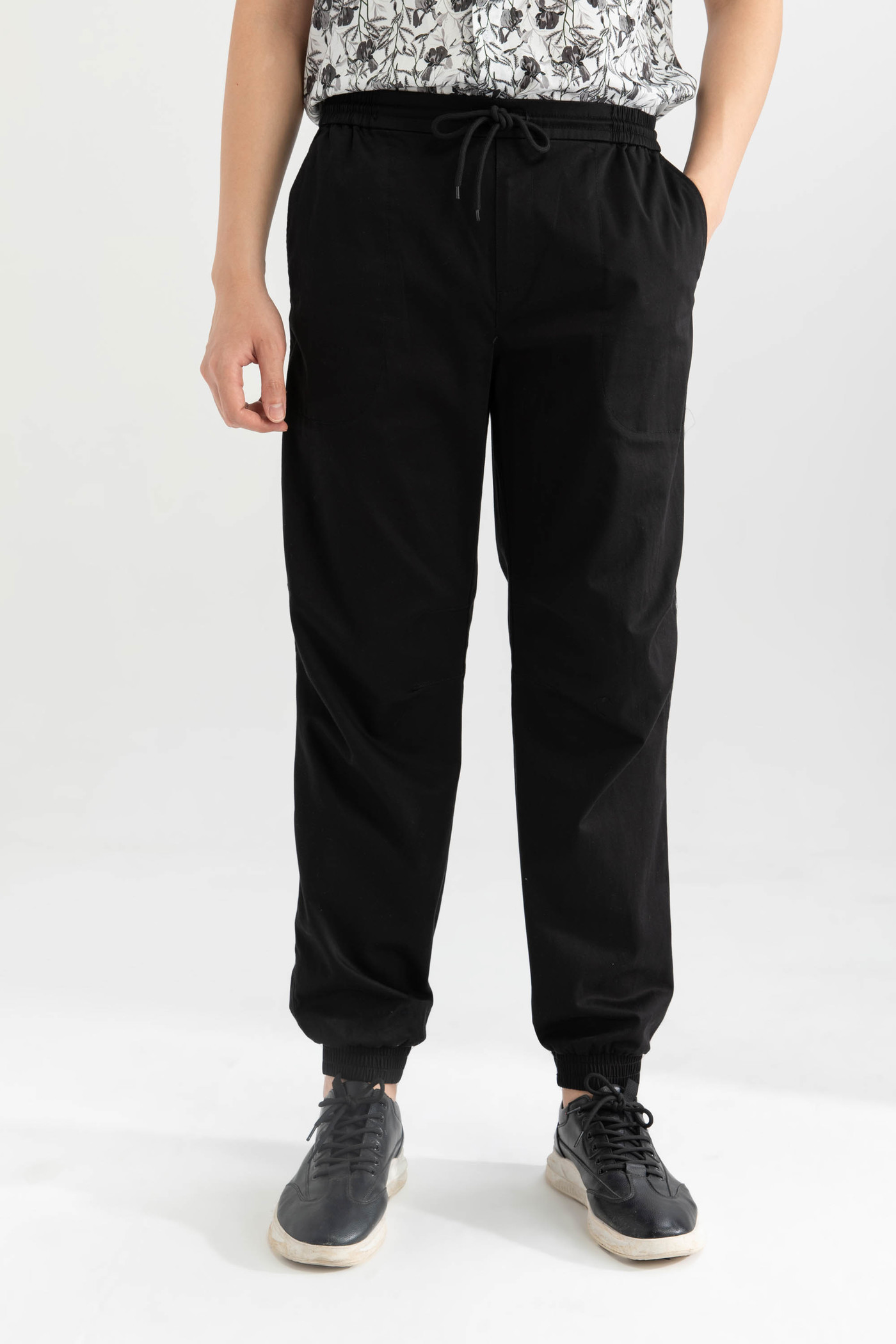 Quần tây nam khaki dây kéo rút