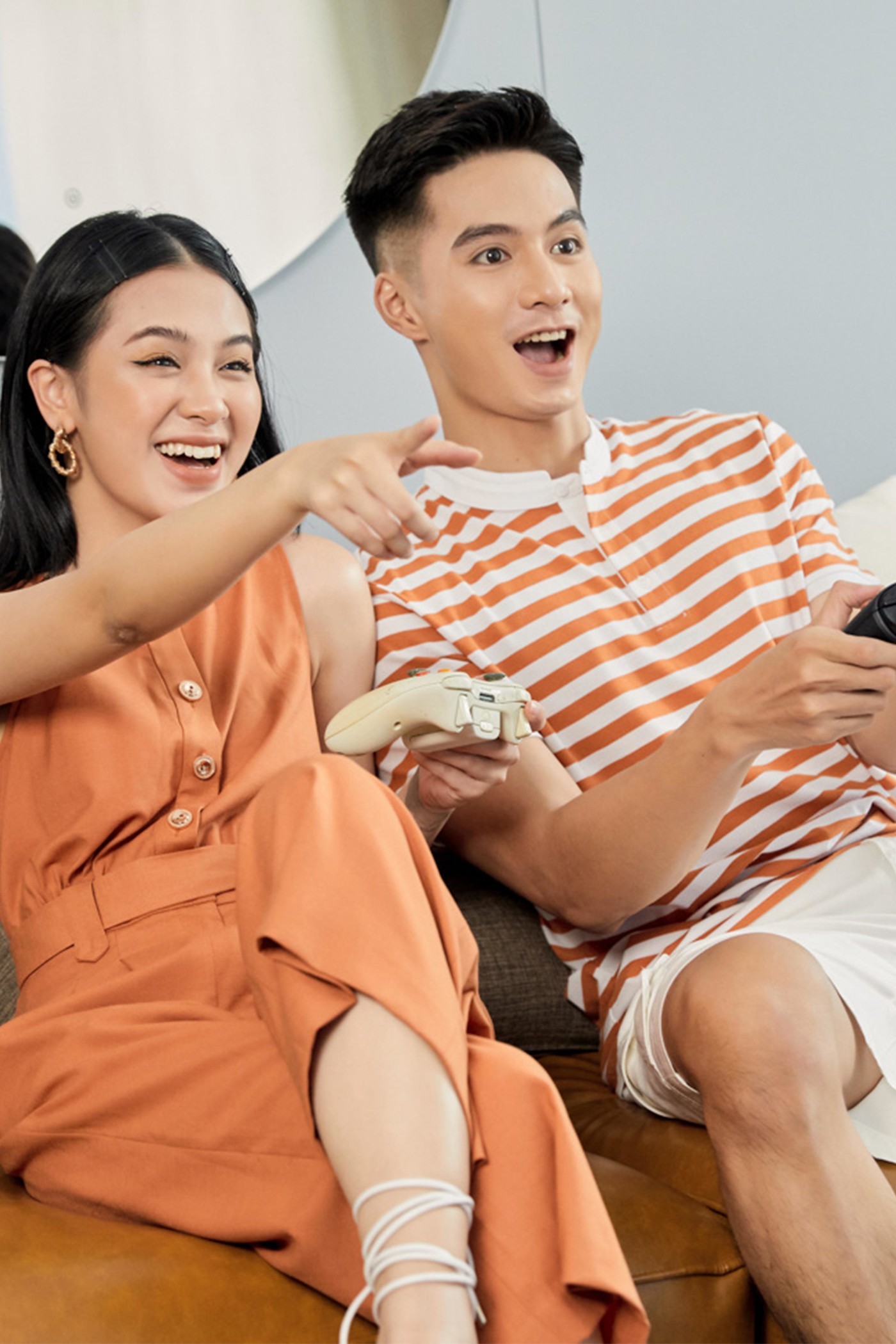 Áo thun kẻ cổ tàu trụ