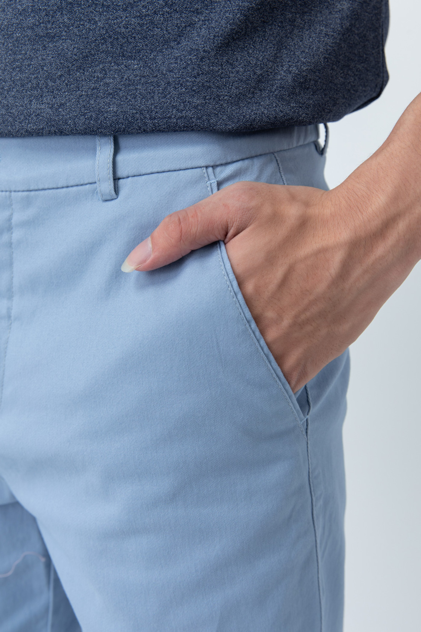 Quần khaki dáng Slim 
