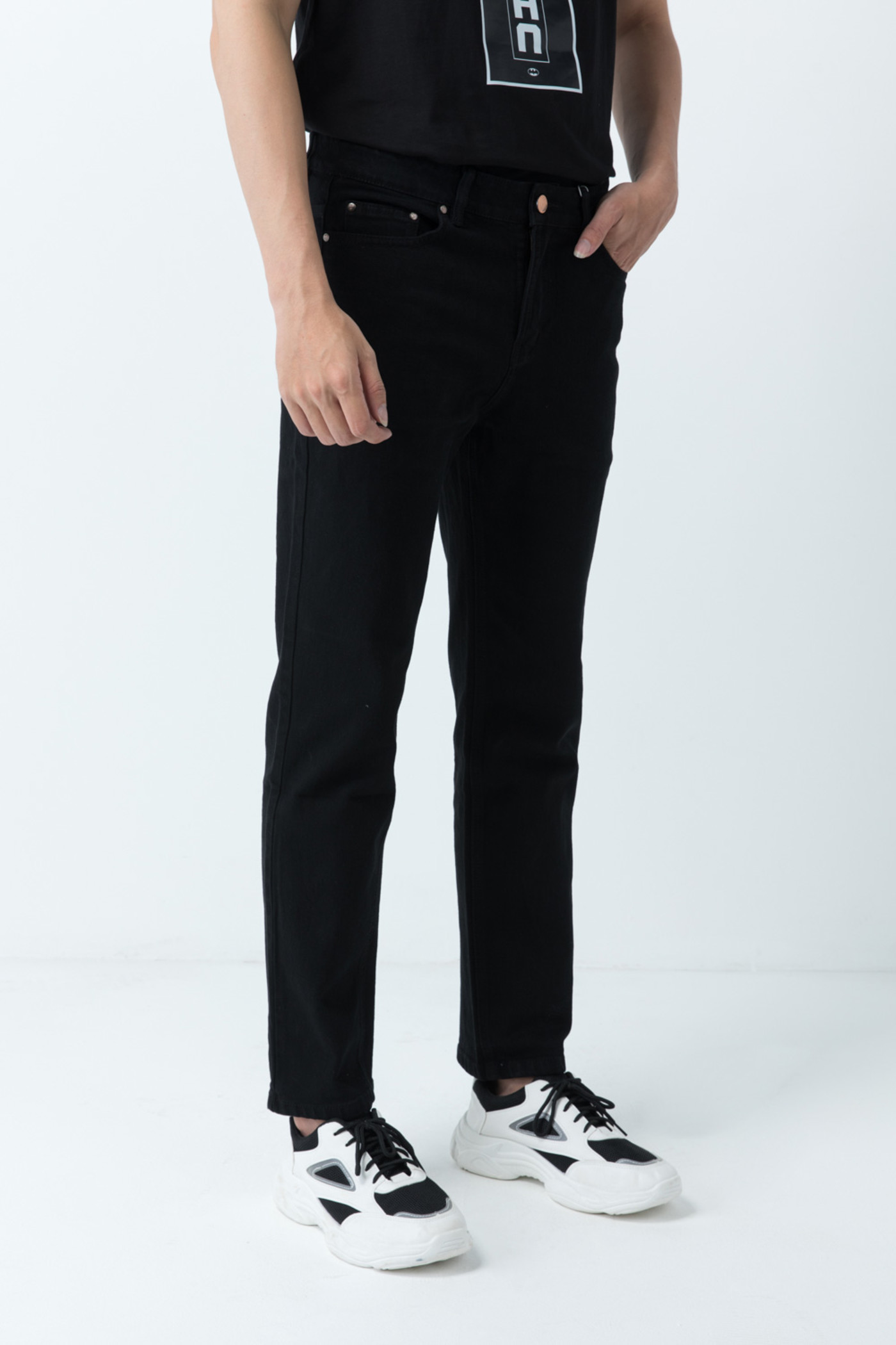 Quần jeans slim fit 