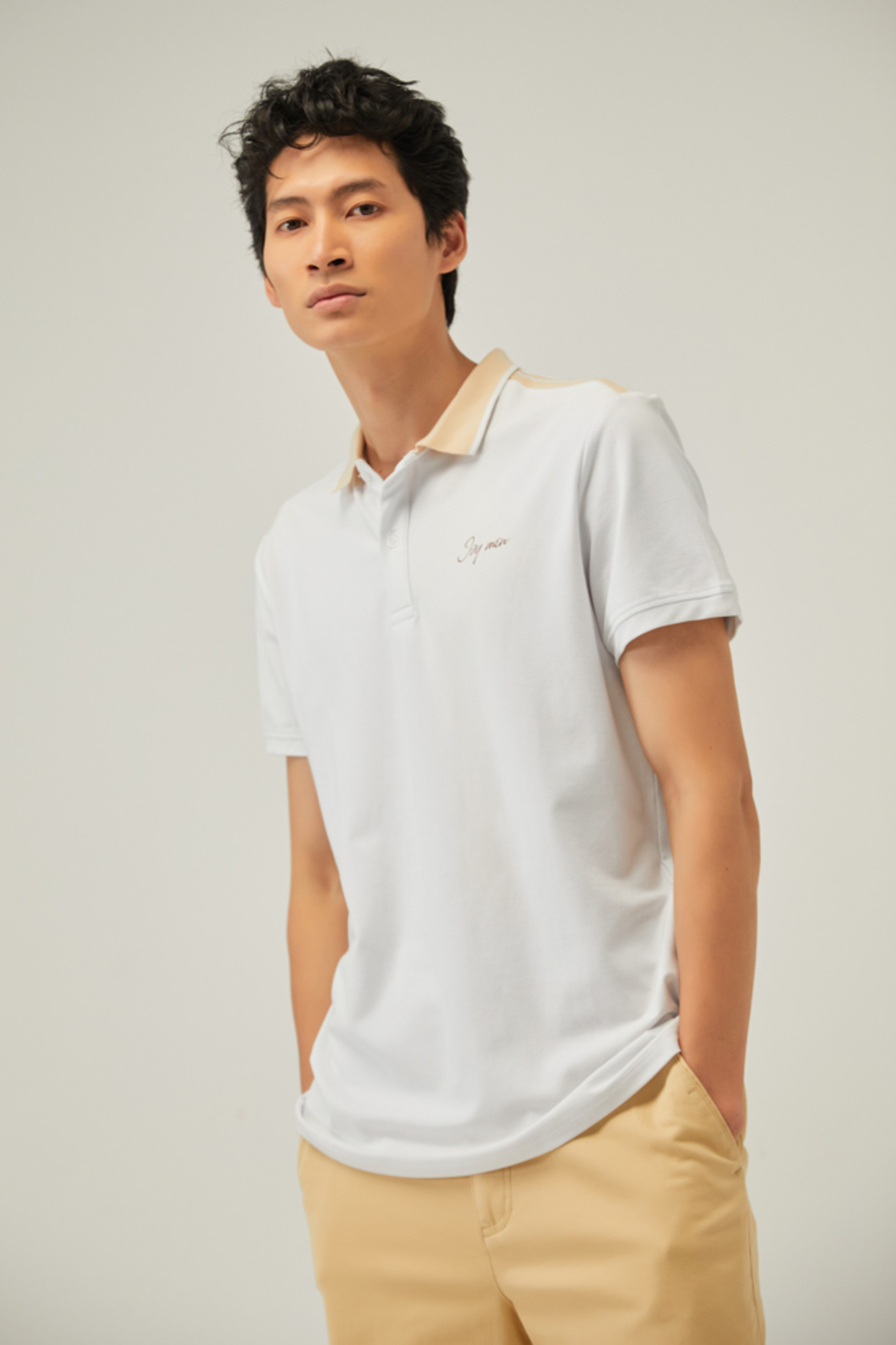 Quần lửng khaki dáng Regular 
