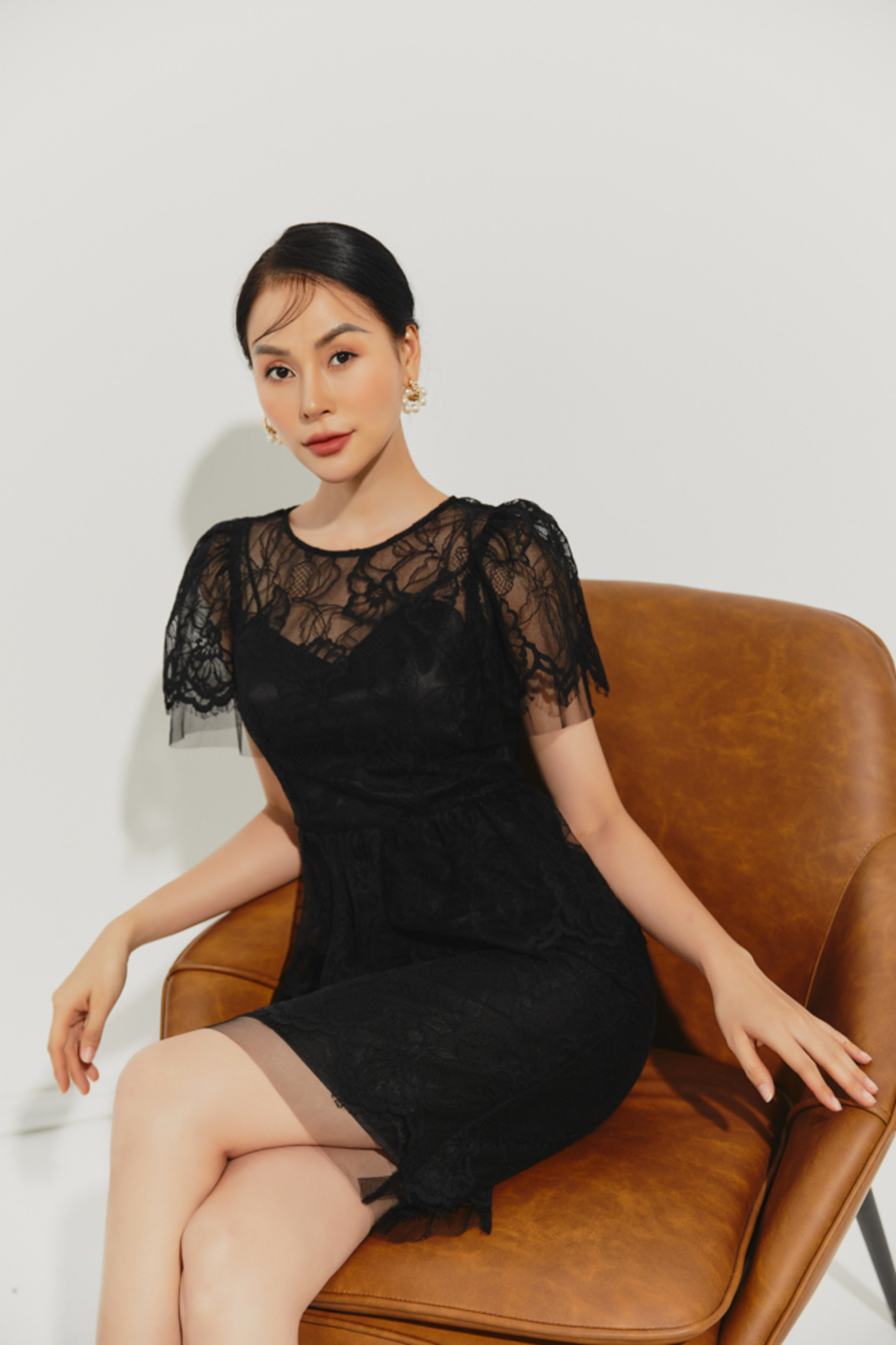Đầm ren ôm dáng peplum 