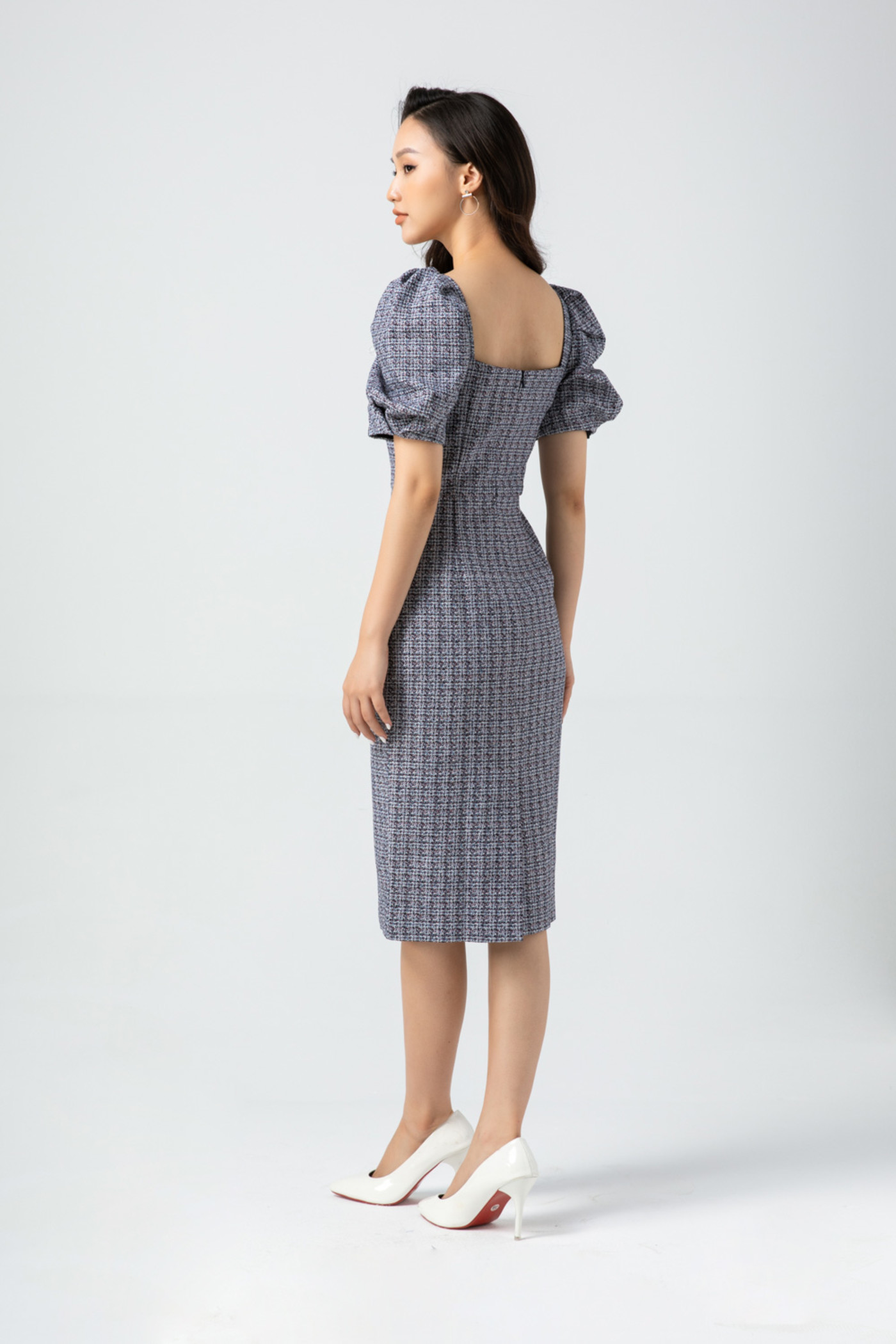 Đầm tweed ôm hoa nổi 