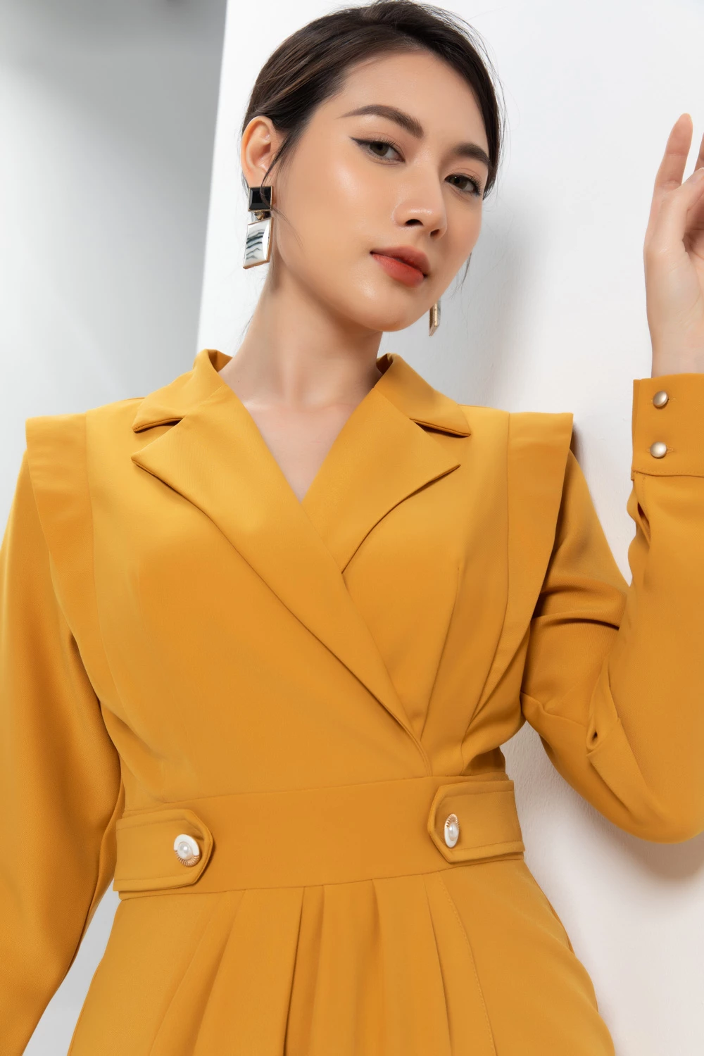 Đầm dáng vest