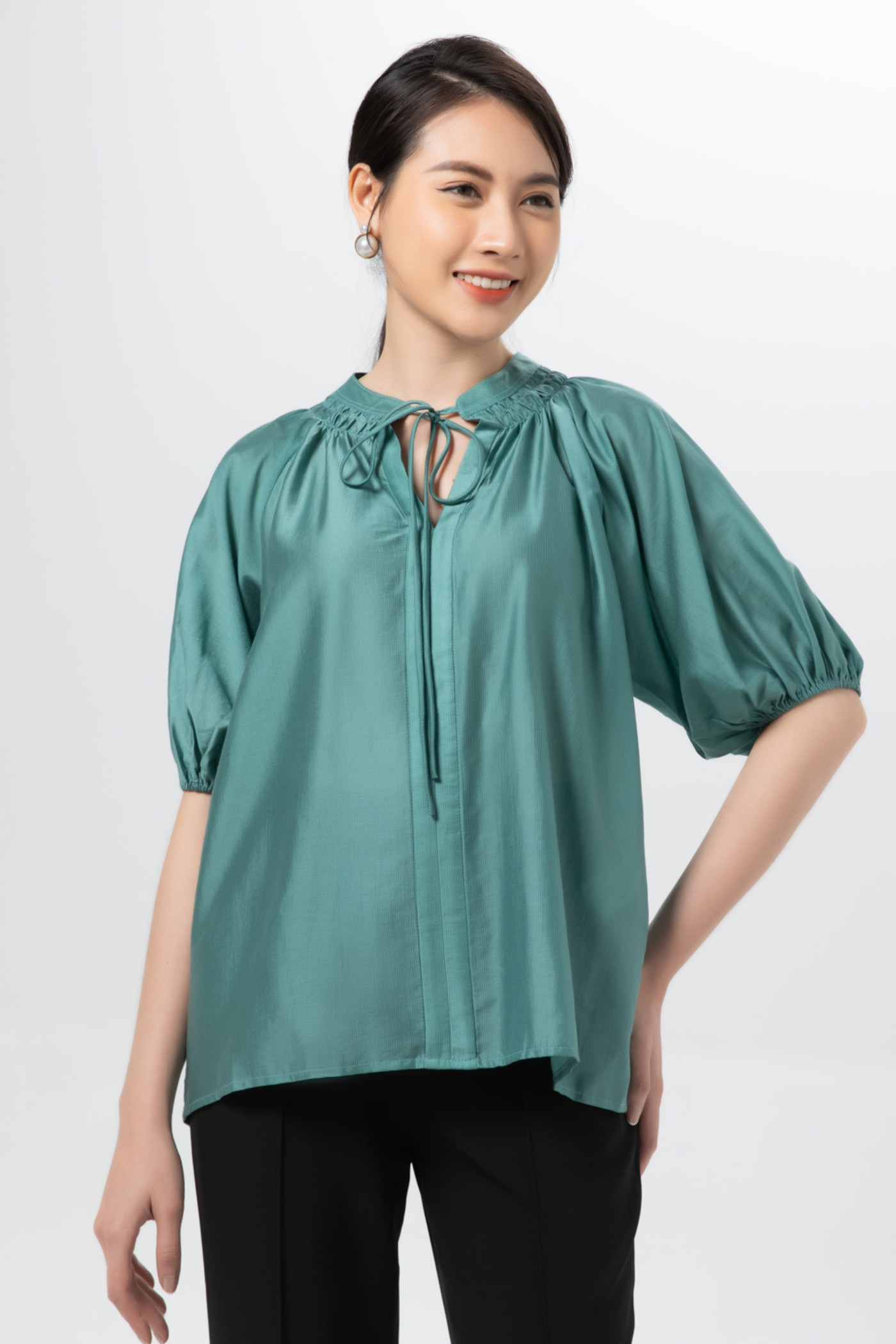 Áo Tencel cổ V phối dây 