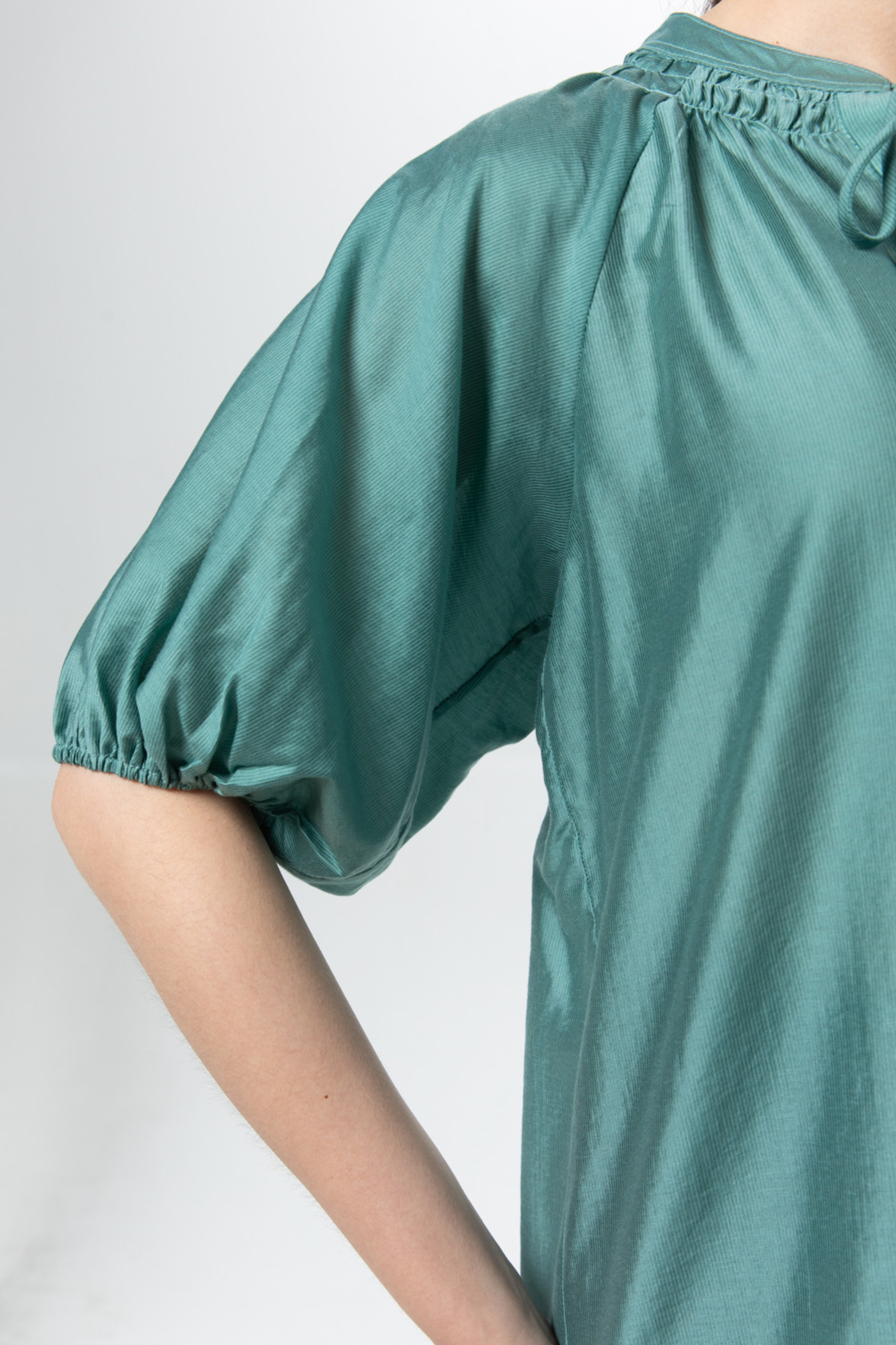 Áo Tencel cổ V phối dây 