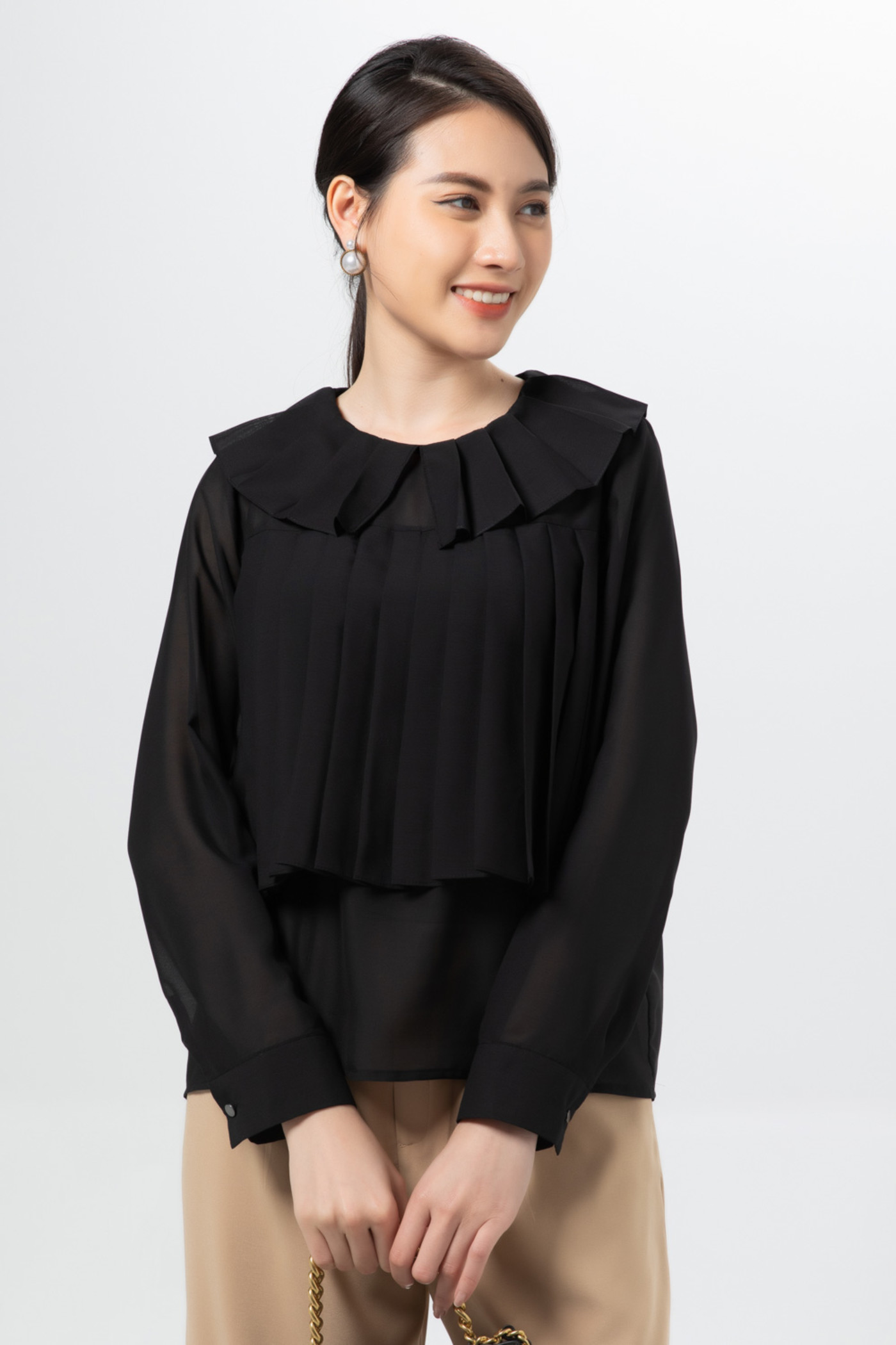 Áo sơ mi cổ cánh hoa 