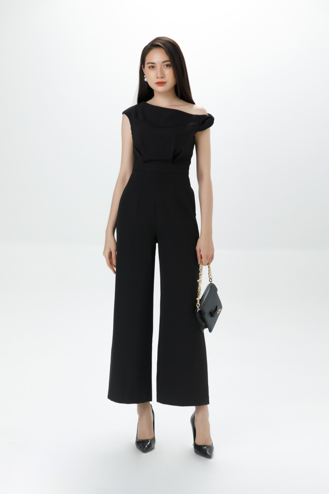 Jumpsuit nhấn lệch vai 