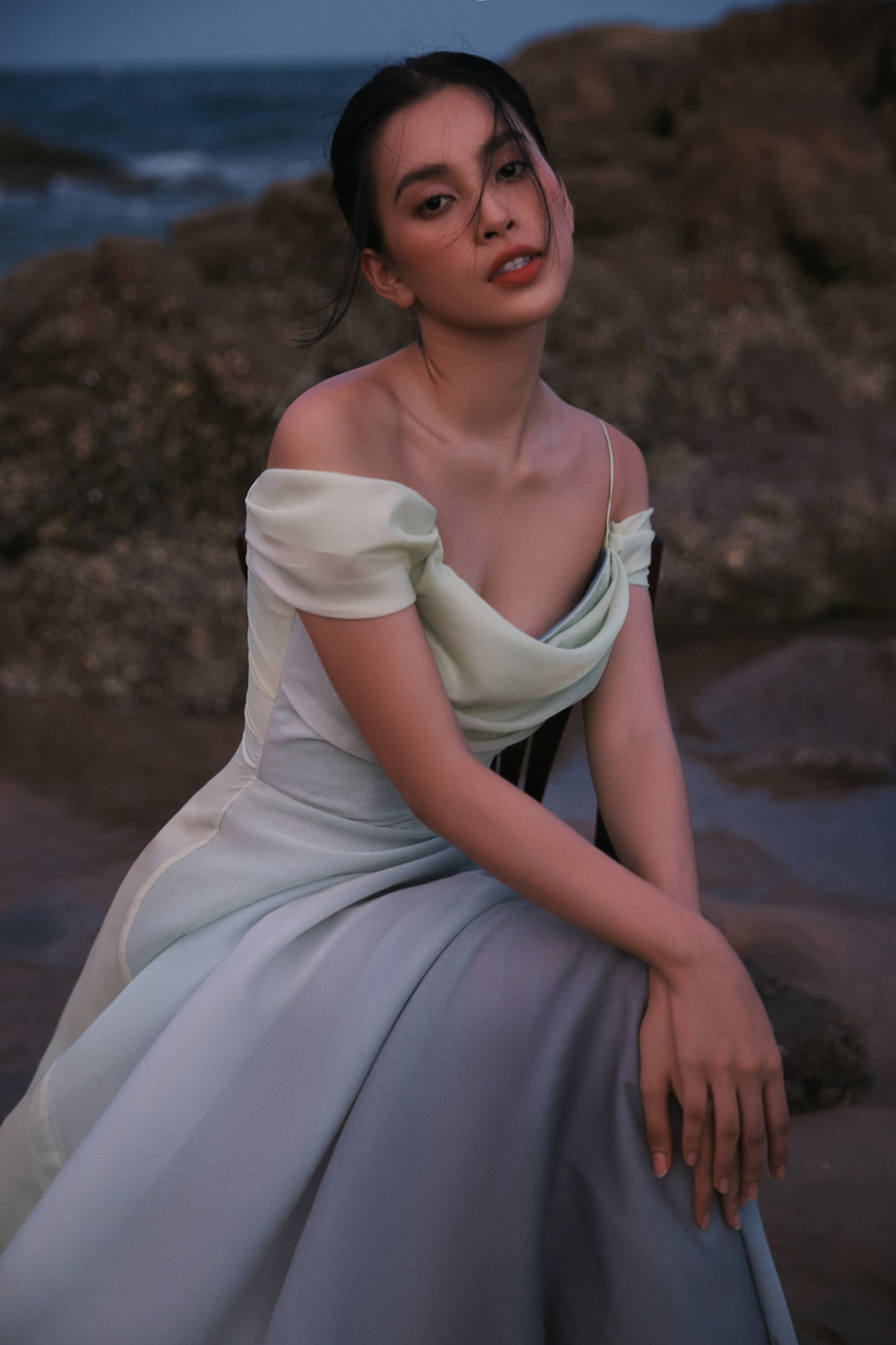 Olwen Dress - Đầm dạ hội lụa trễ vai 