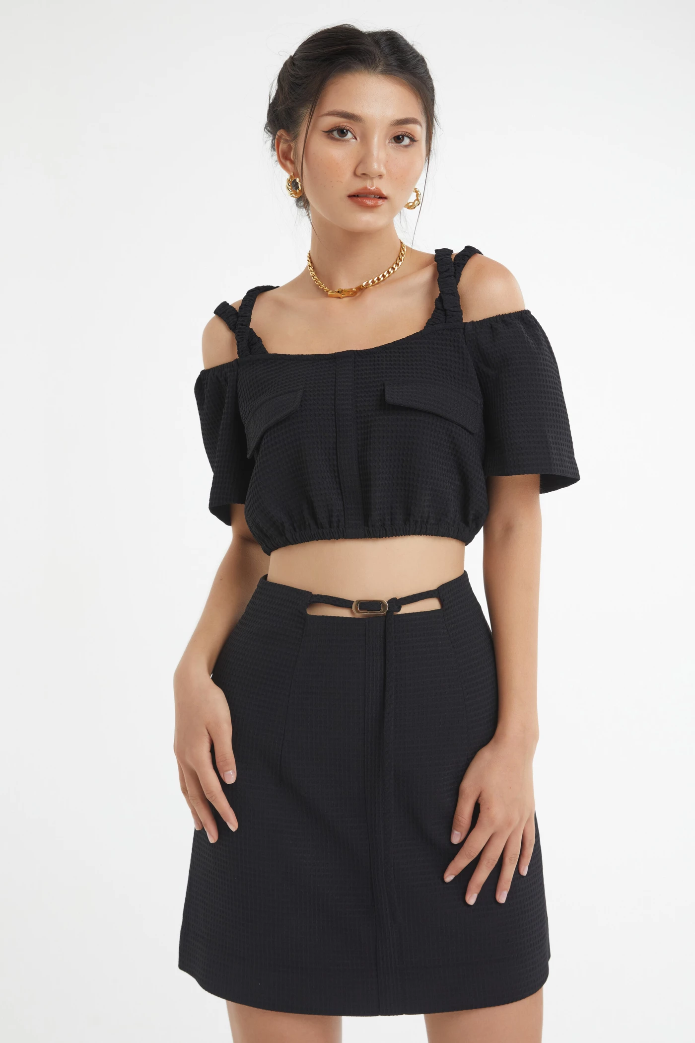 Áo croptop trễ vai