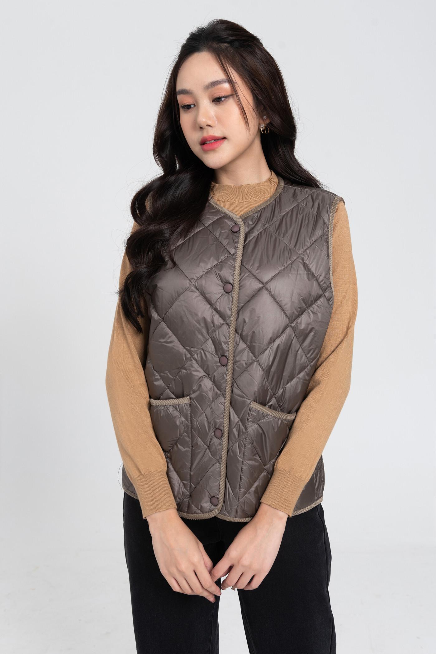 Buttoned Quilted Vest - Áo gile chần bông