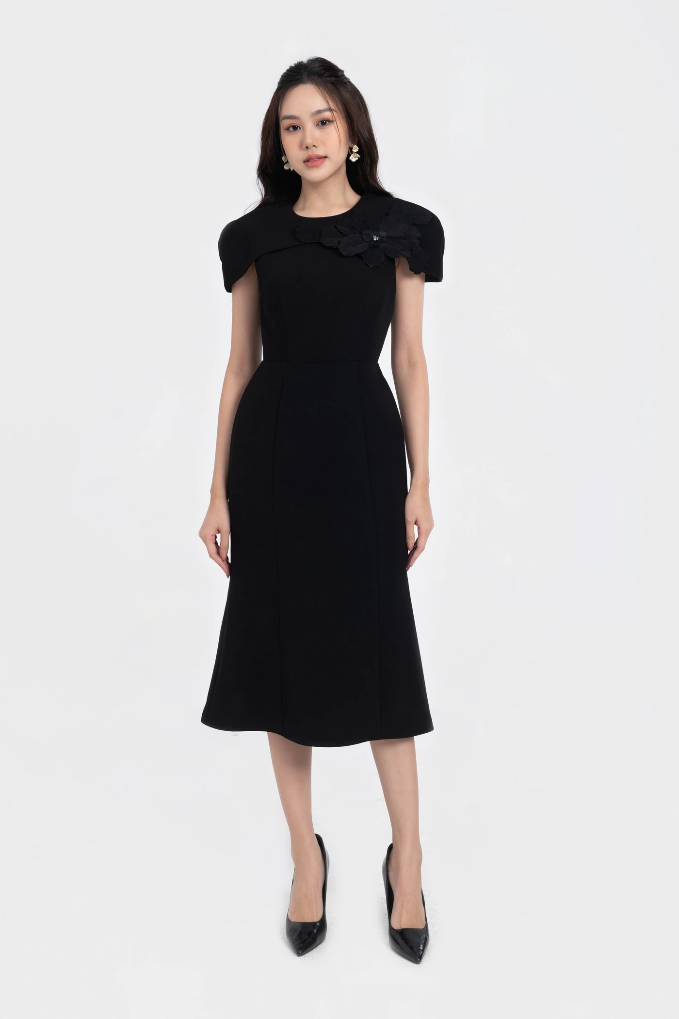 Almira Dress - Đầm đính hoa nổi tay cape