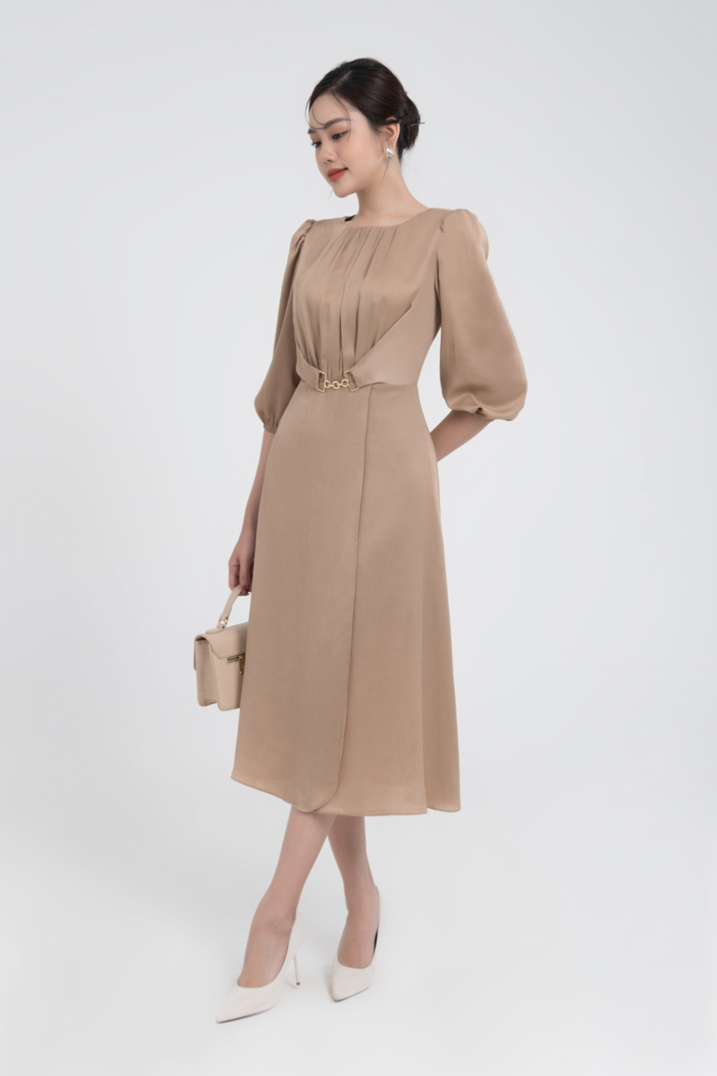 Đầm lụa lệch tà dáng maxi