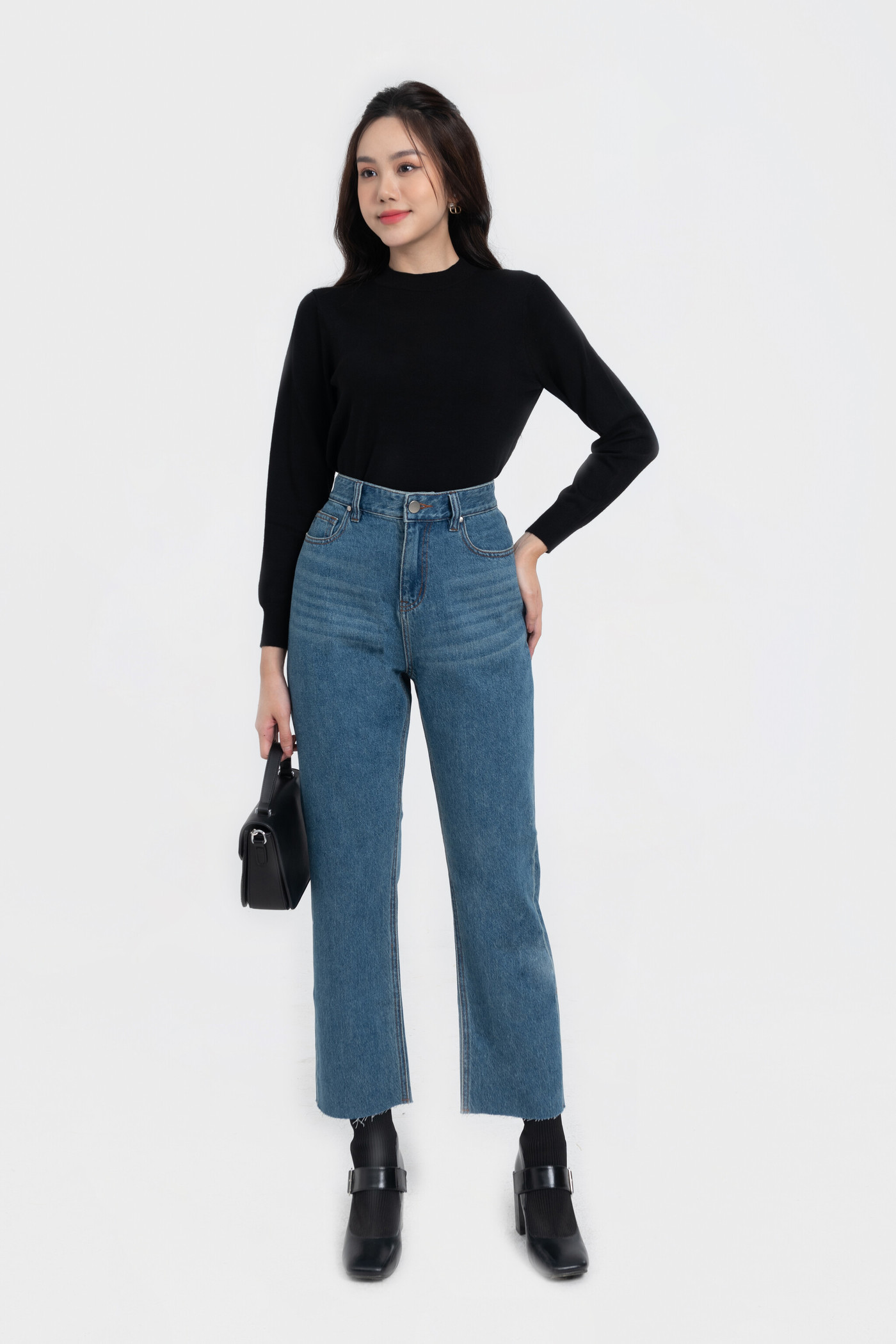 Quần jeans ống loe dáng lửng 