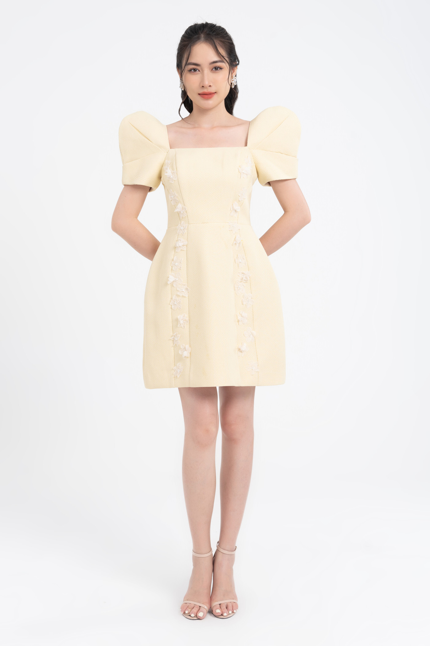 Đầm tweed đính hoa nổi