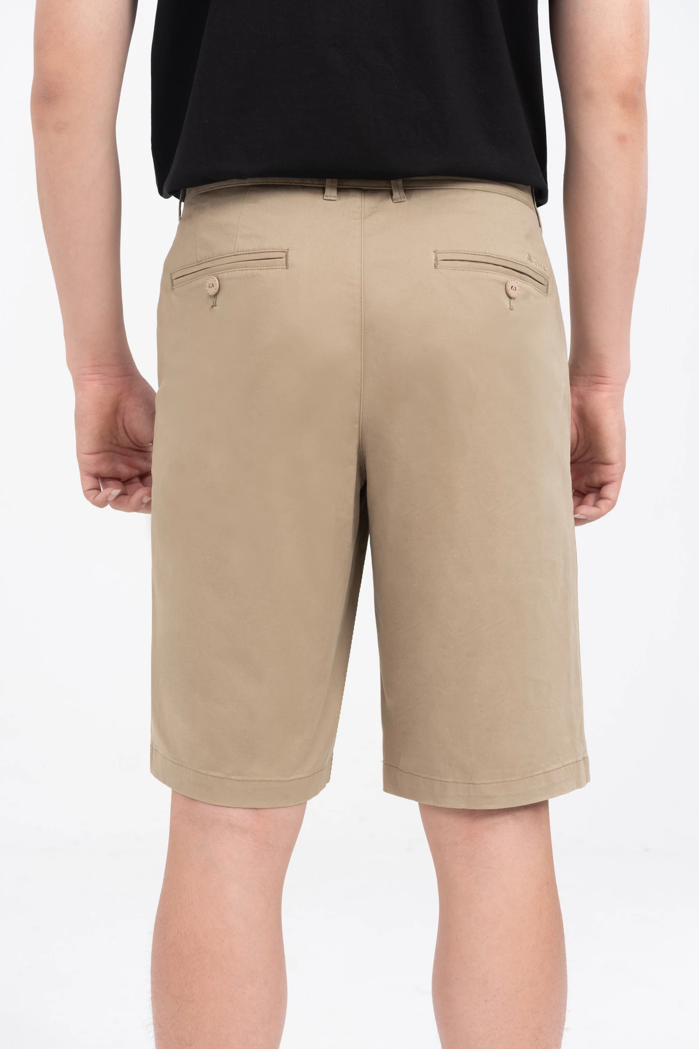 Quần shorts khaki dáng slim fit