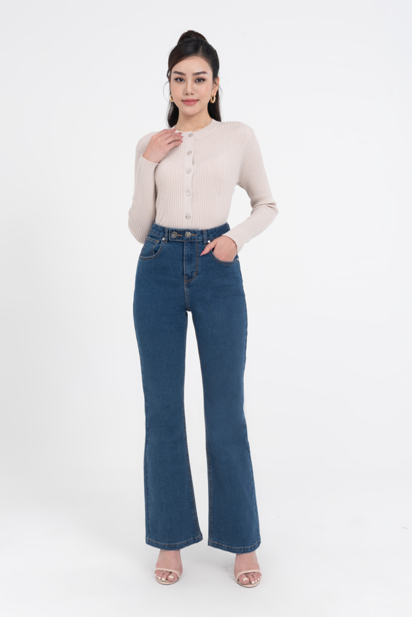 Quần jeans ống loe cạp 2 khuy