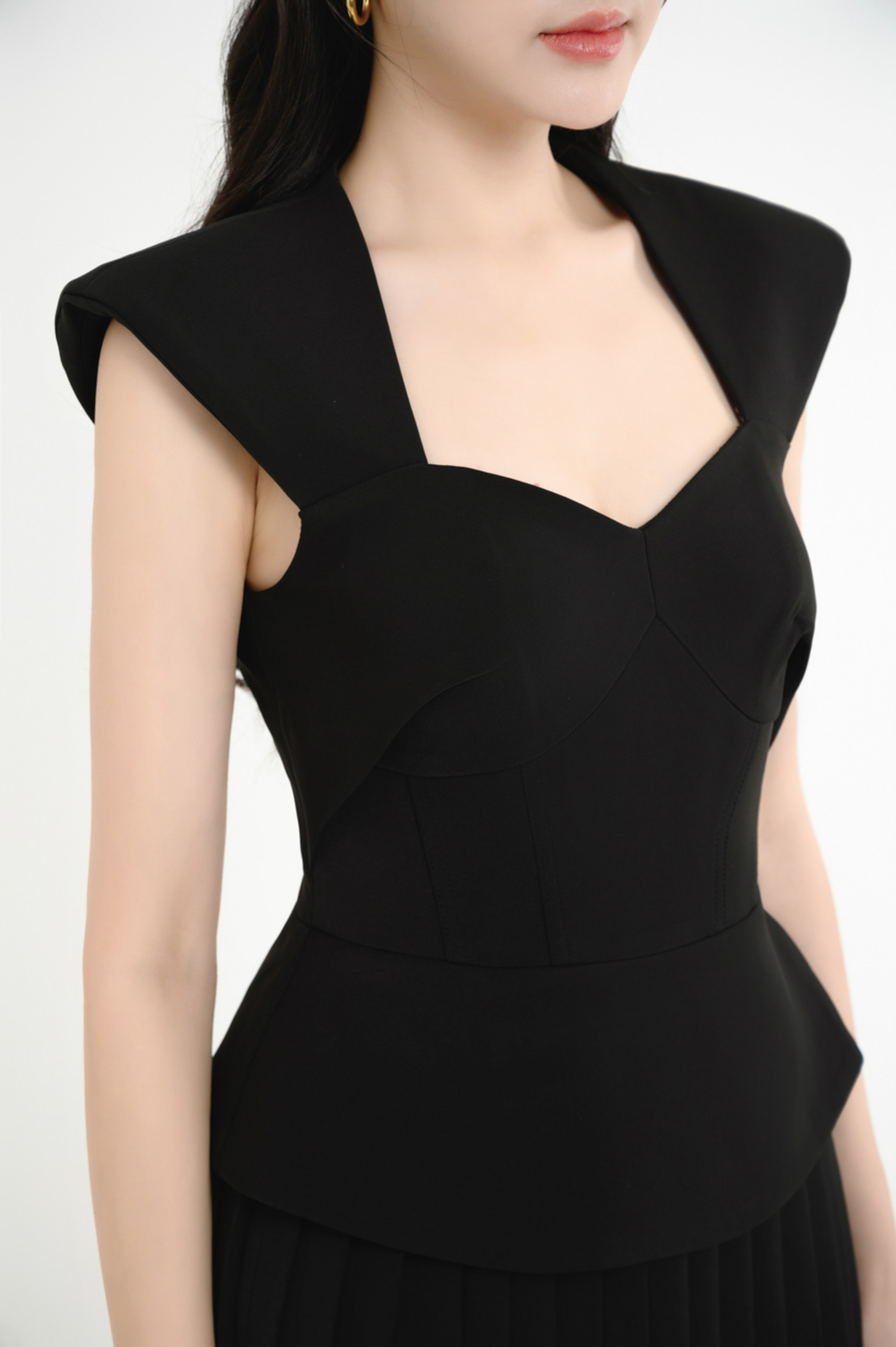 Đầm peplum xếp ly xòe 
