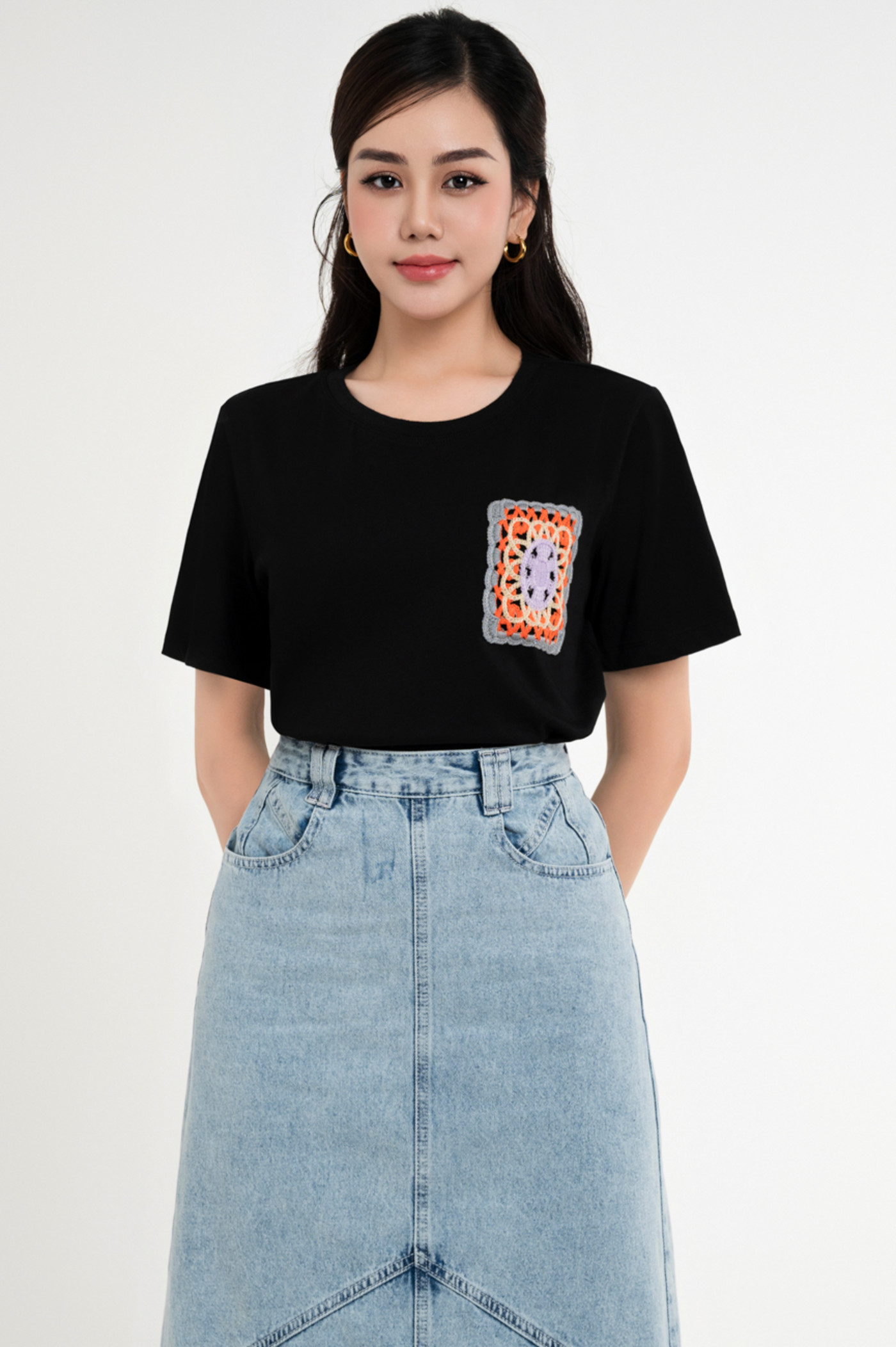 Áo thun thêu họa tiết 