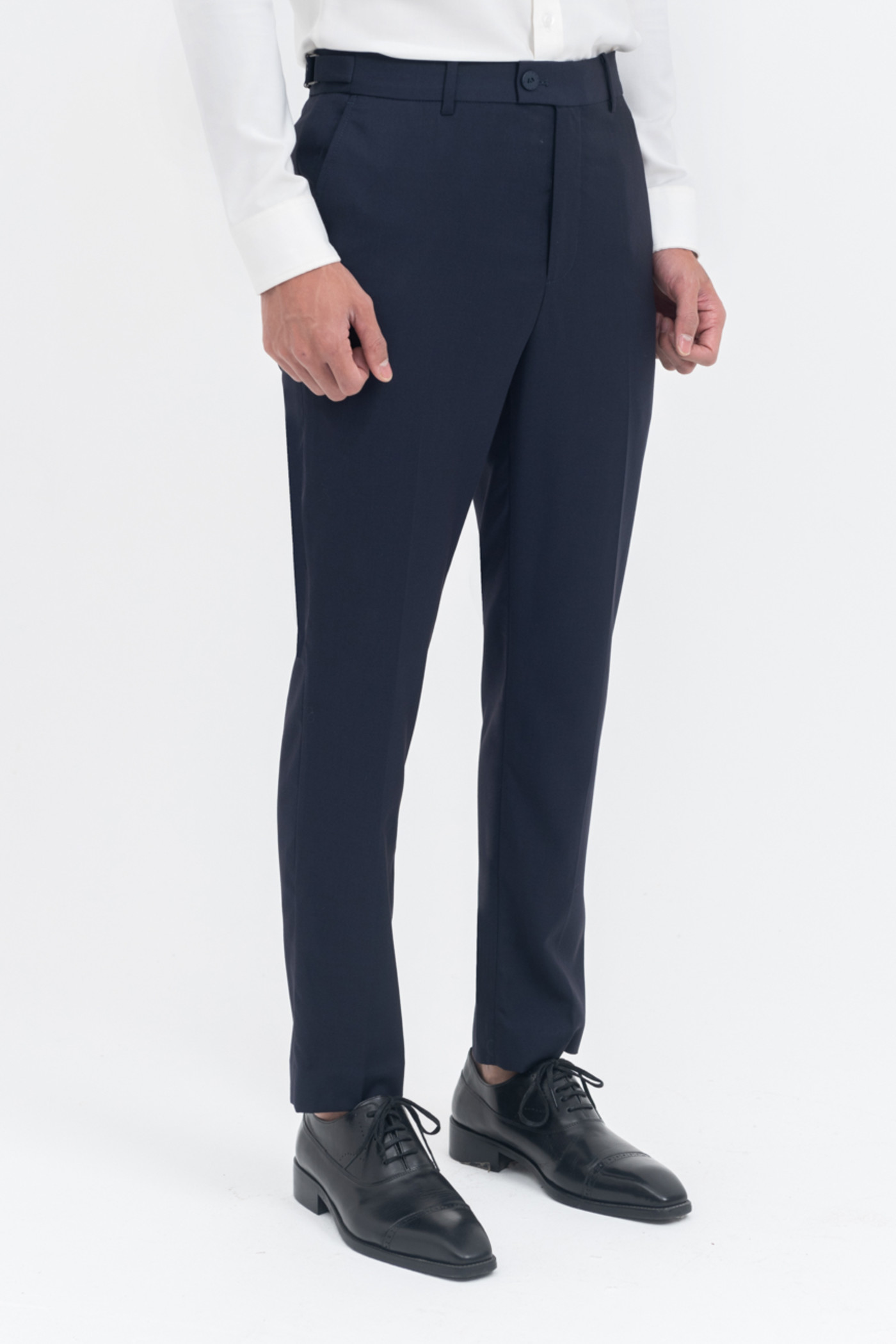 Quần tây dáng slim fit