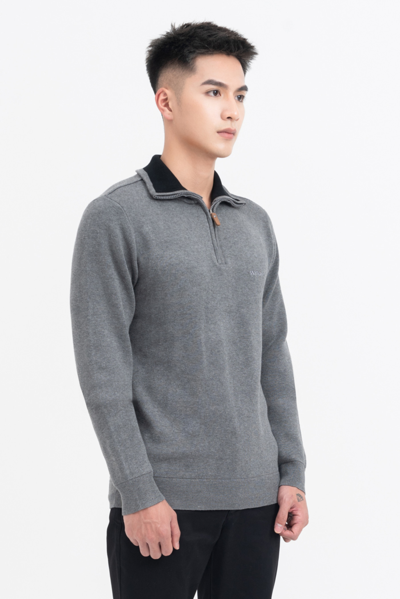 Áo len cổ cao kéo khóa