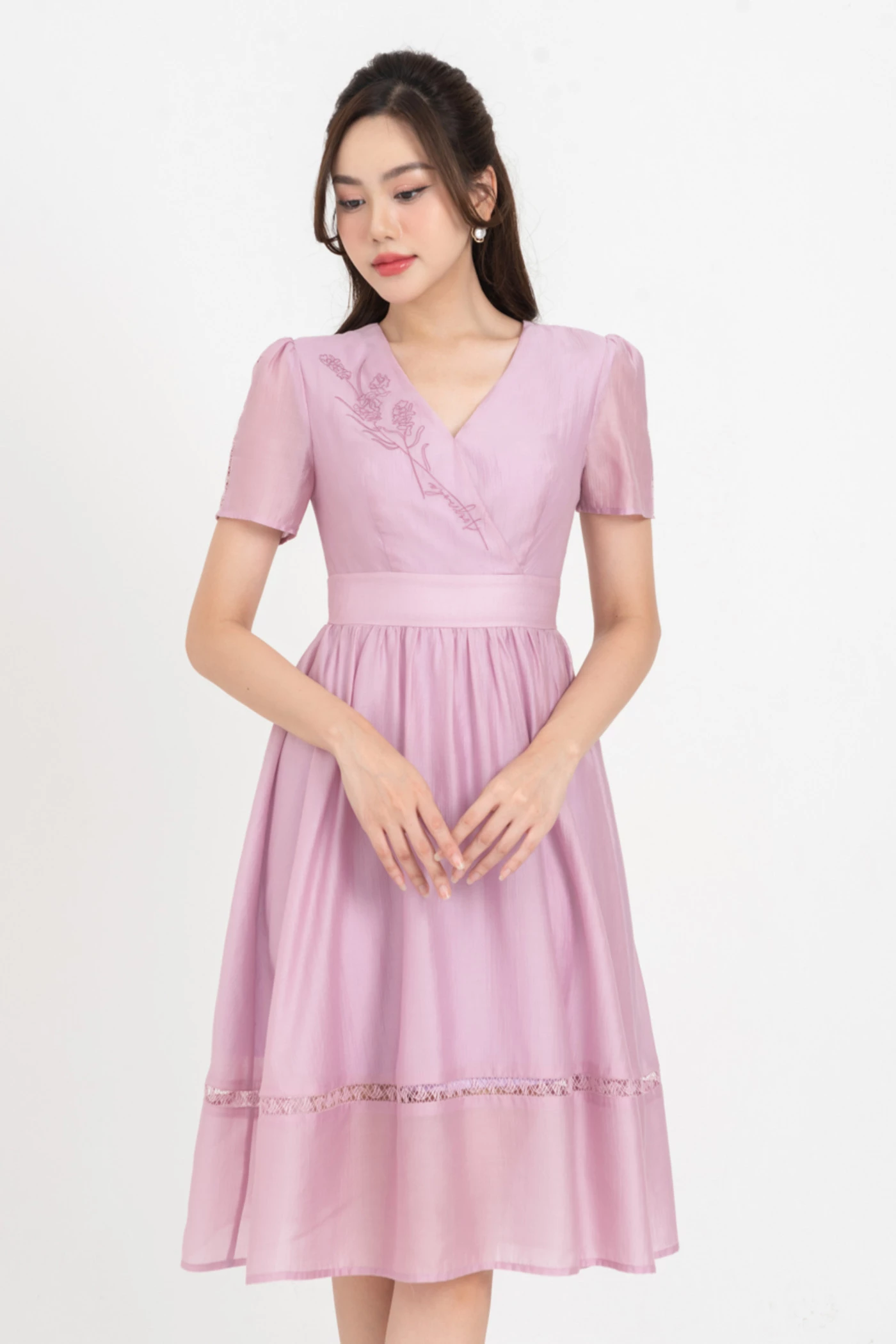 Đầm lụa xòe cổ V