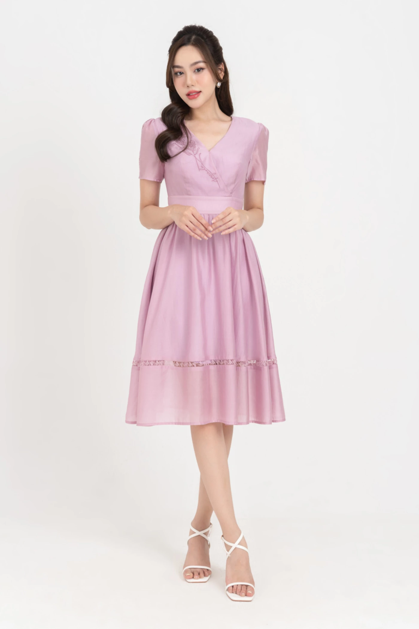 Đầm lụa xòe cổ V