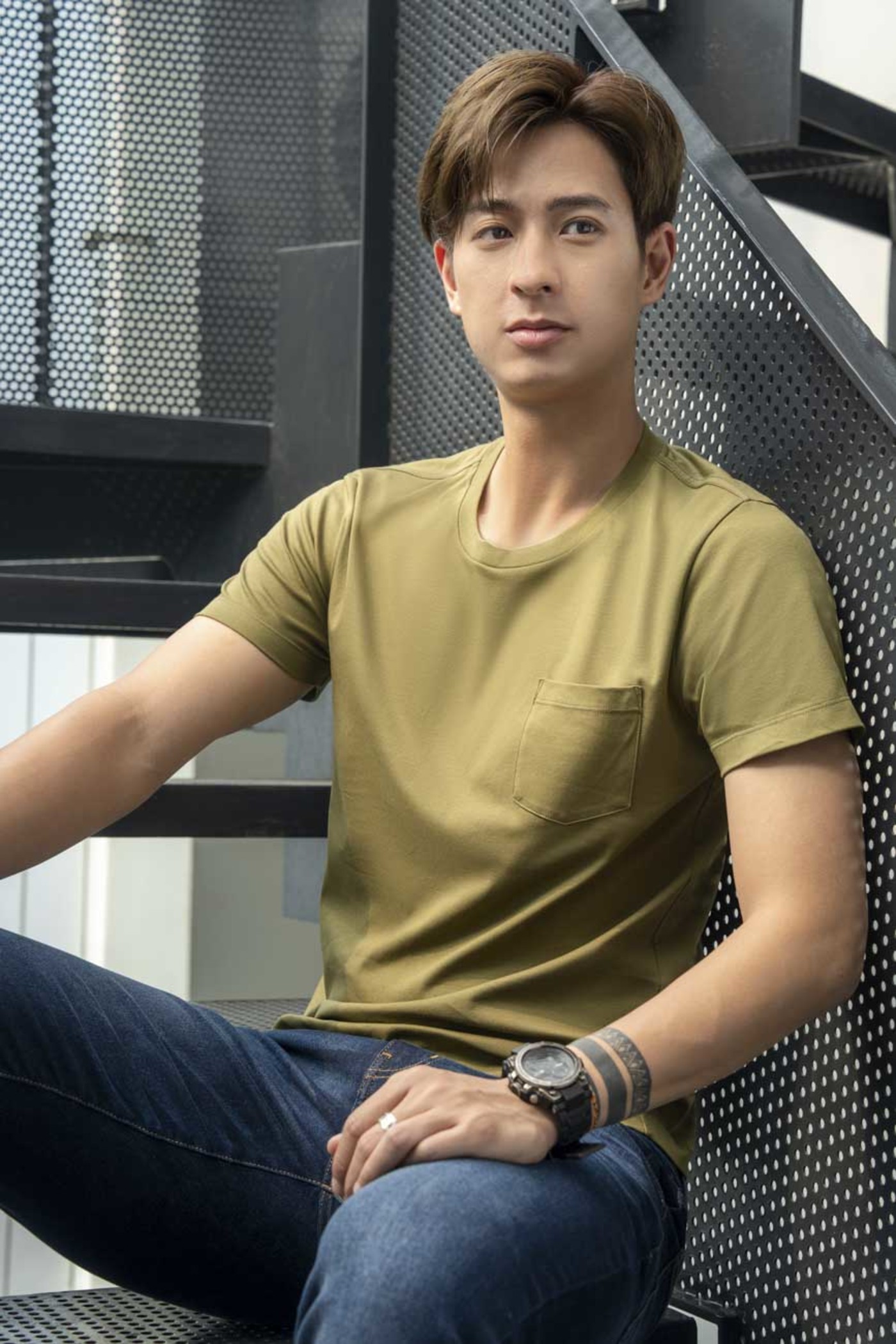 Áo thun trơn phối túi